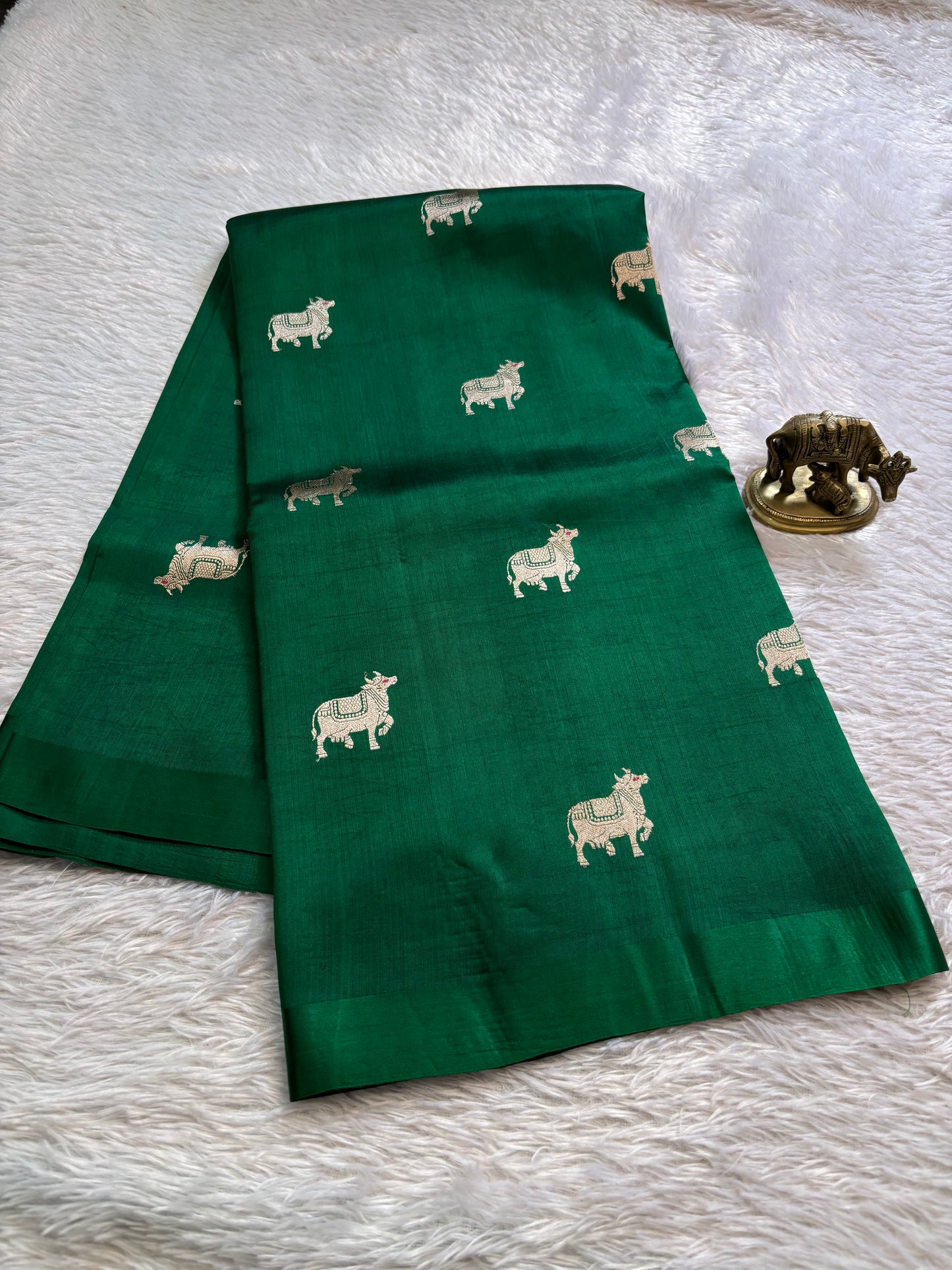 Anupama : Solid Emarald green