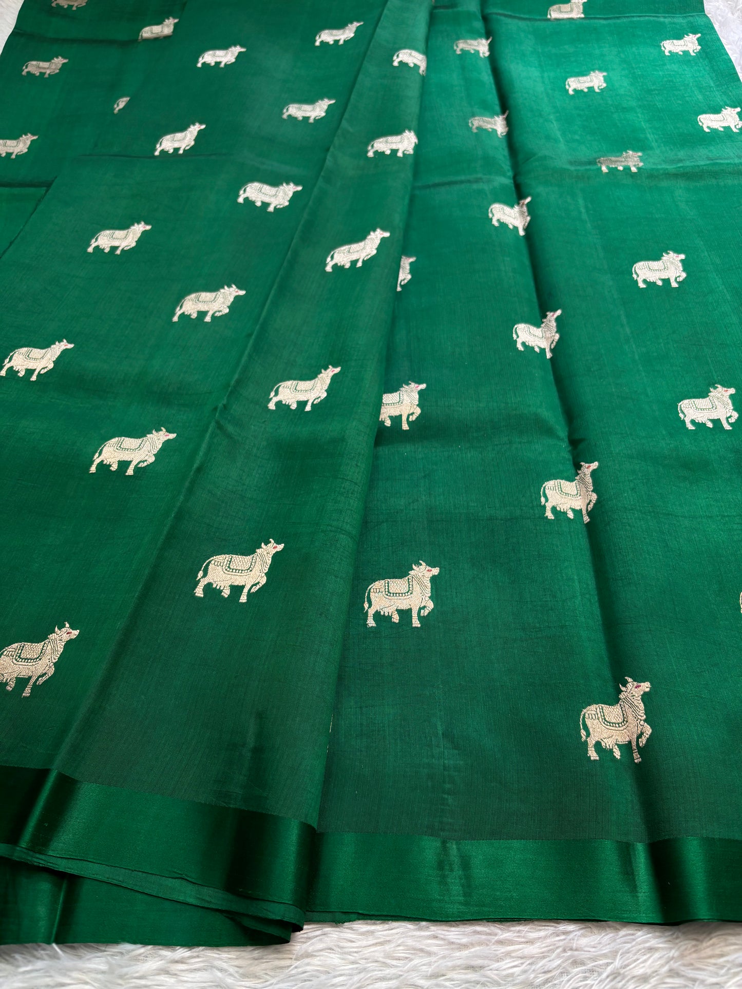 Anupama : Solid Emarald green