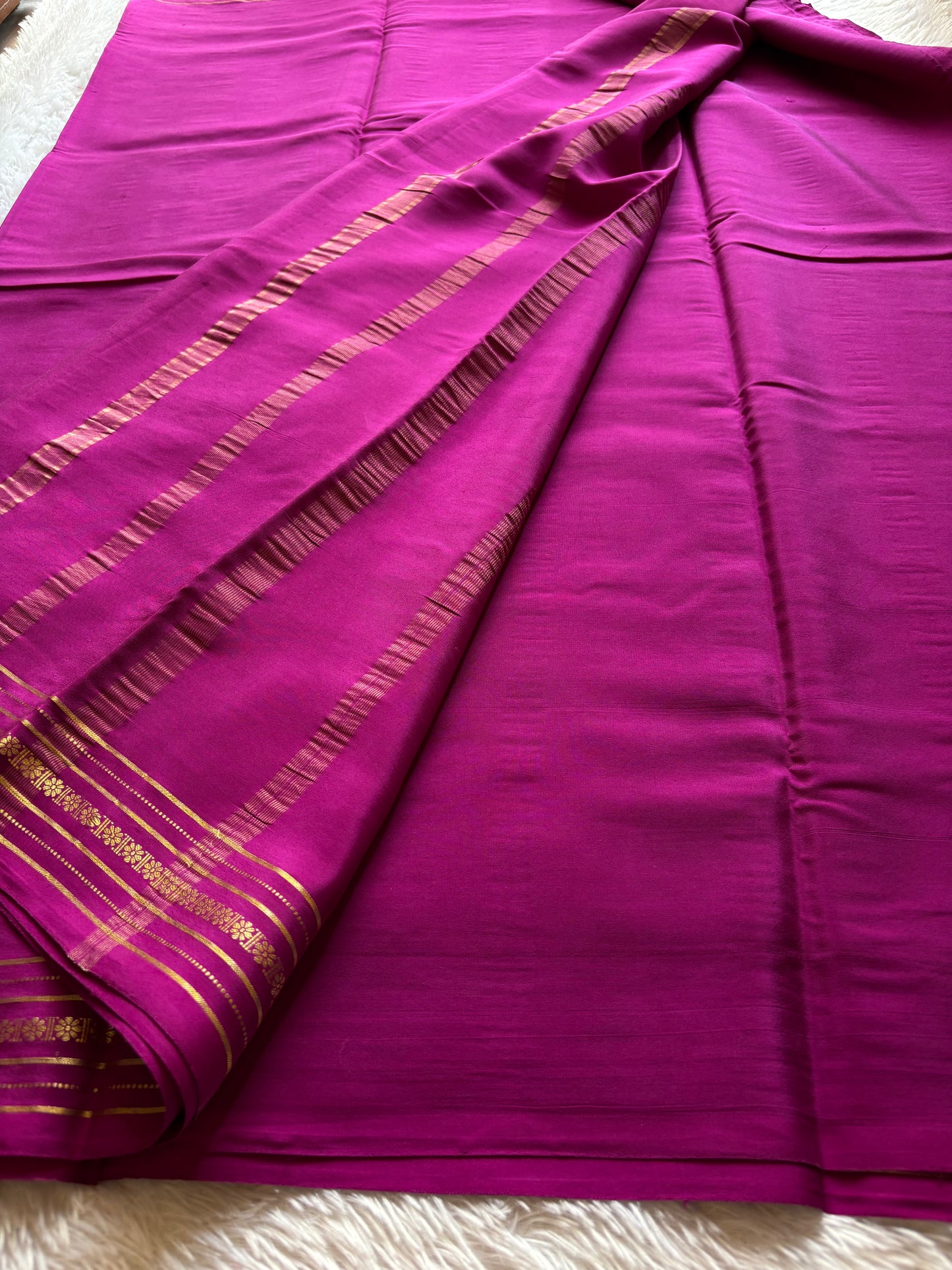 Mallige : Solid Magenta pink
