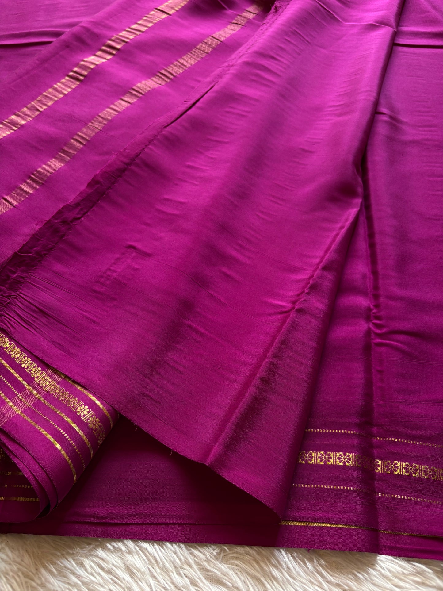 Mallige : Solid Magenta pink