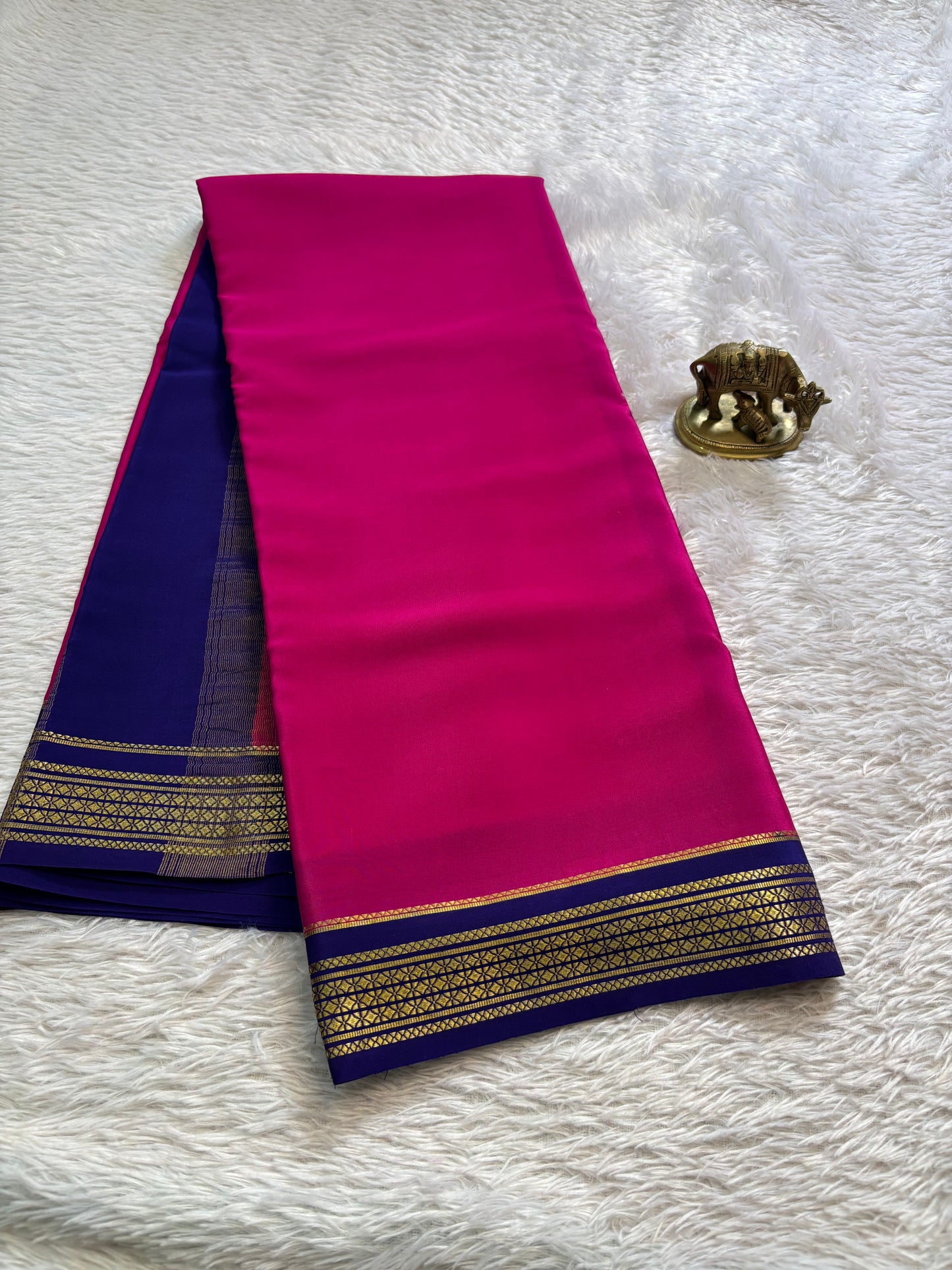 Vasavi (2D) : Pink-dark blue