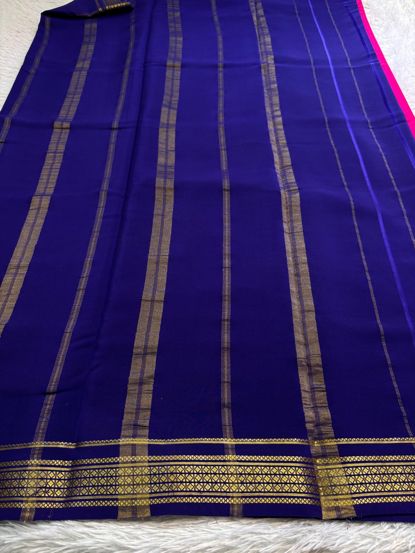 Vasavi (2D) : Pink-dark blue