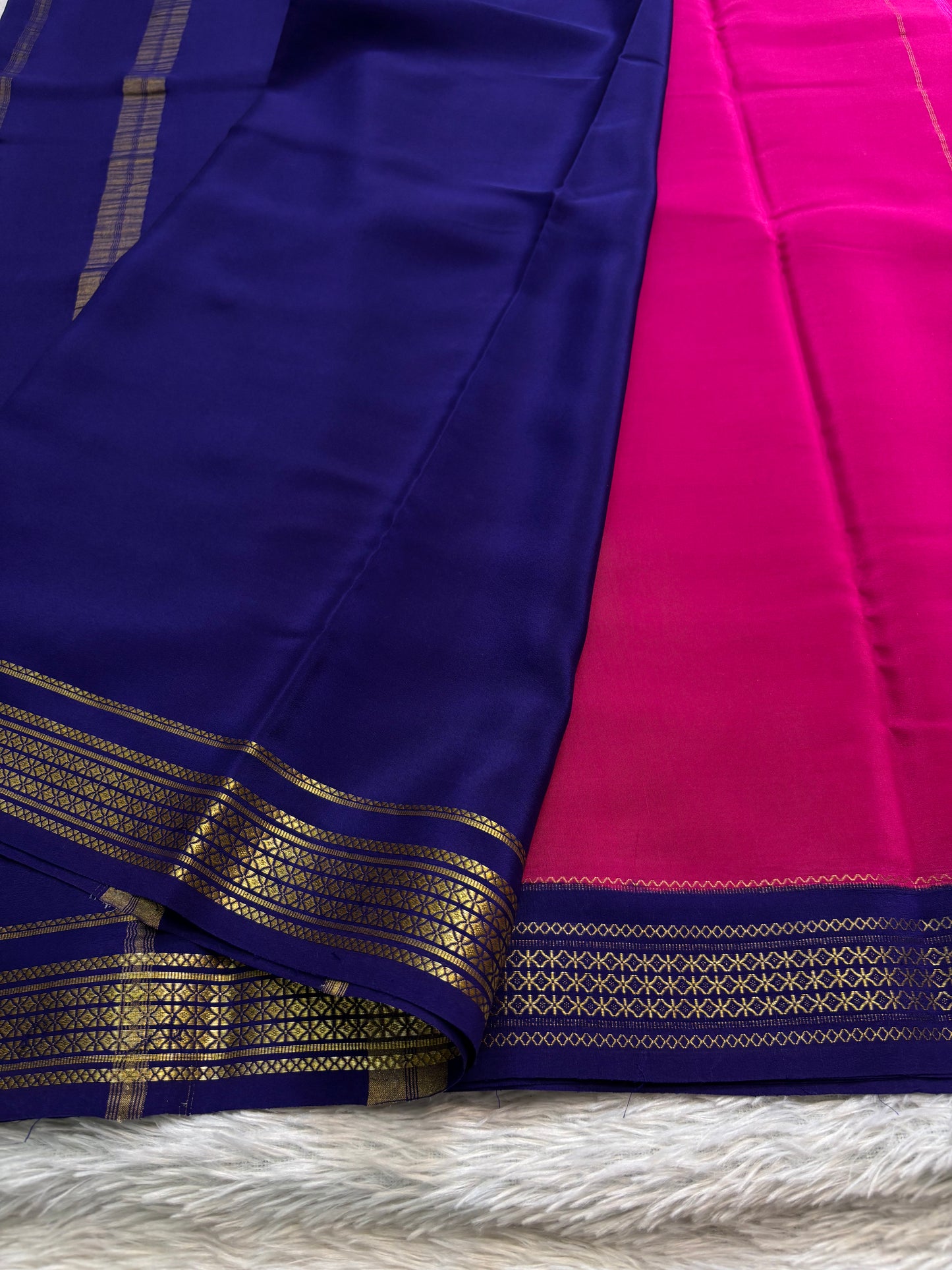 Vasavi (2D) : Pink-dark blue