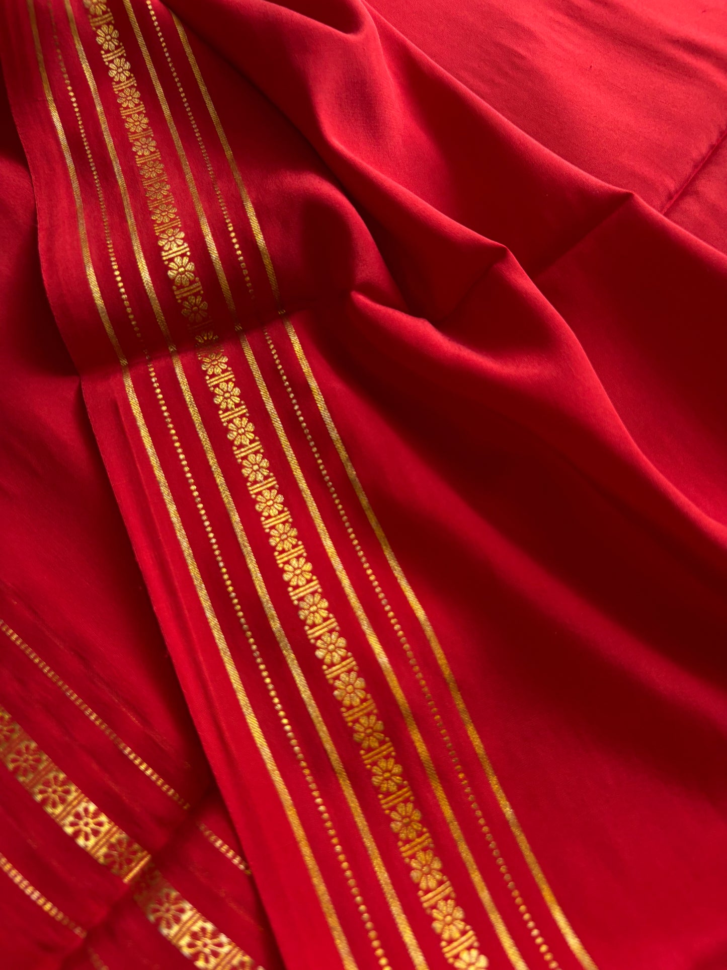 Mallige : Solid Red