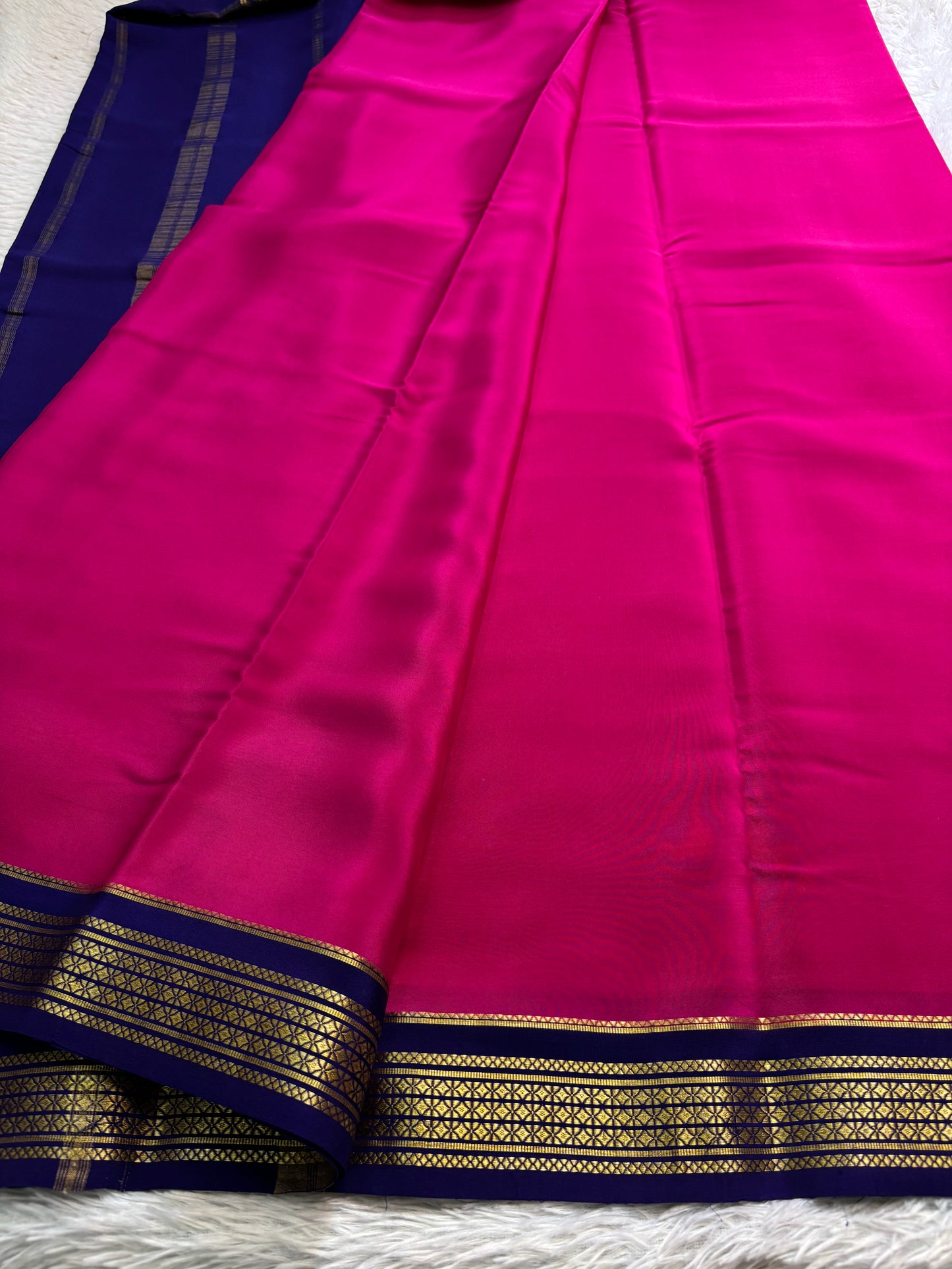 Vasavi (2D) : Pink-dark blue