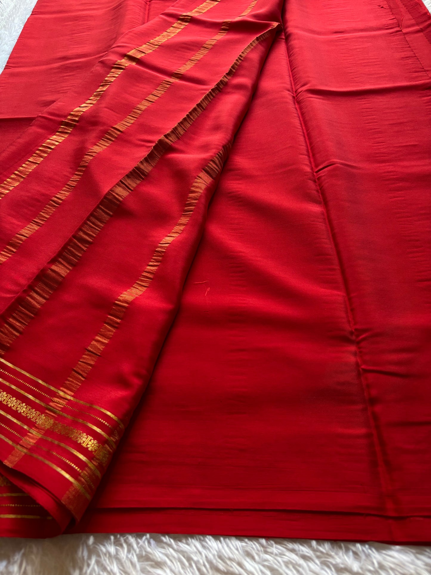Mallige : Solid Red