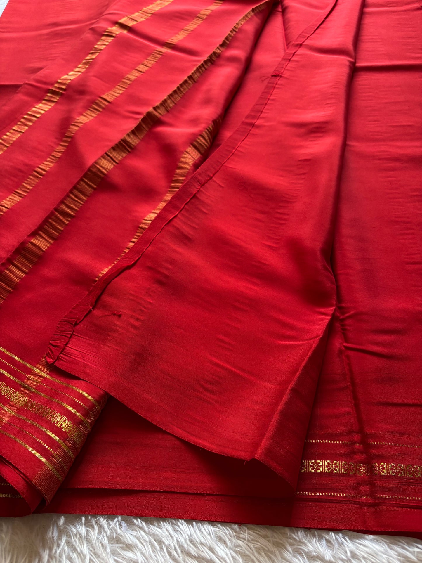 Mallige : Solid Red