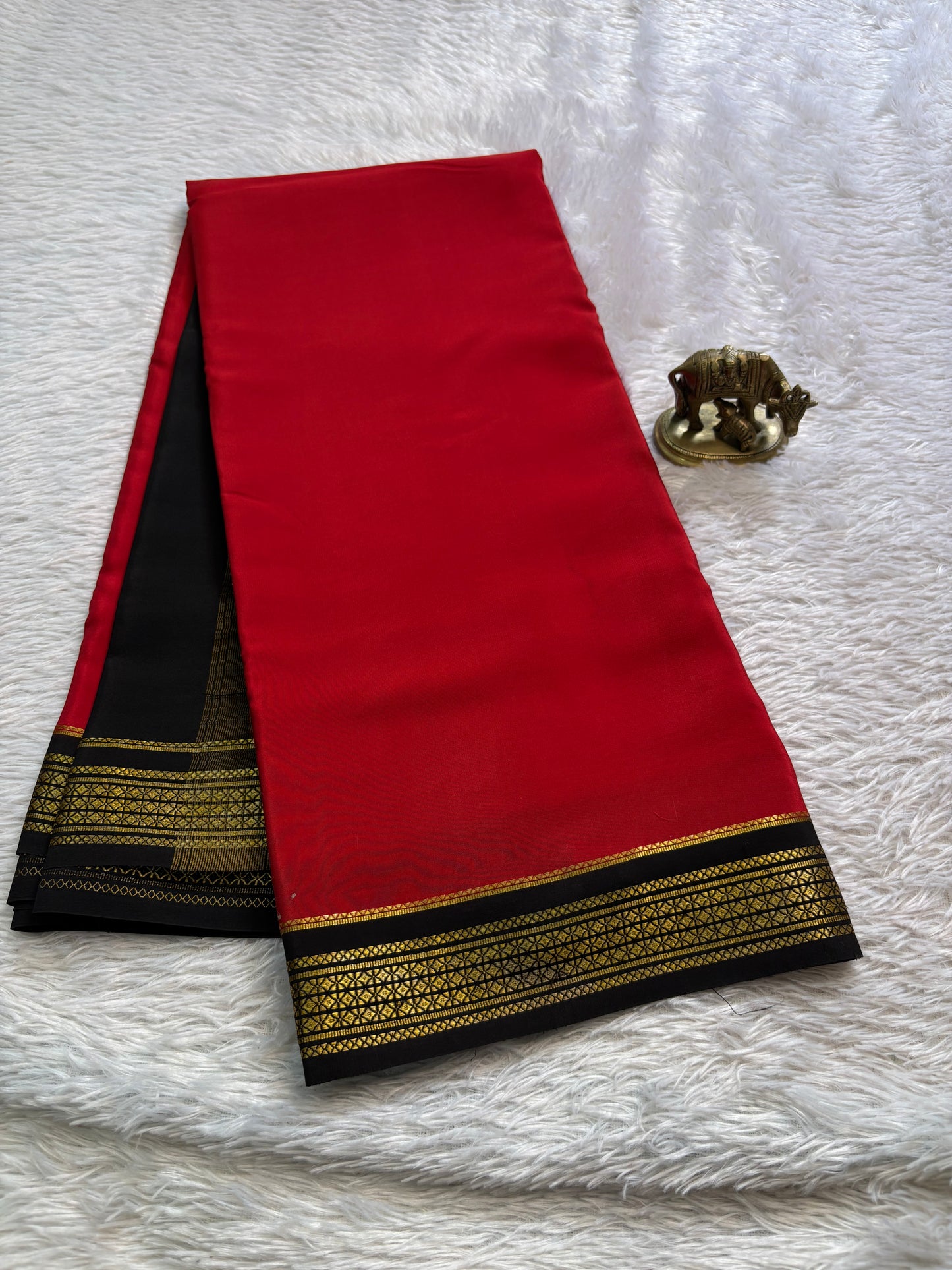 Vasavi (2D) : Red-black