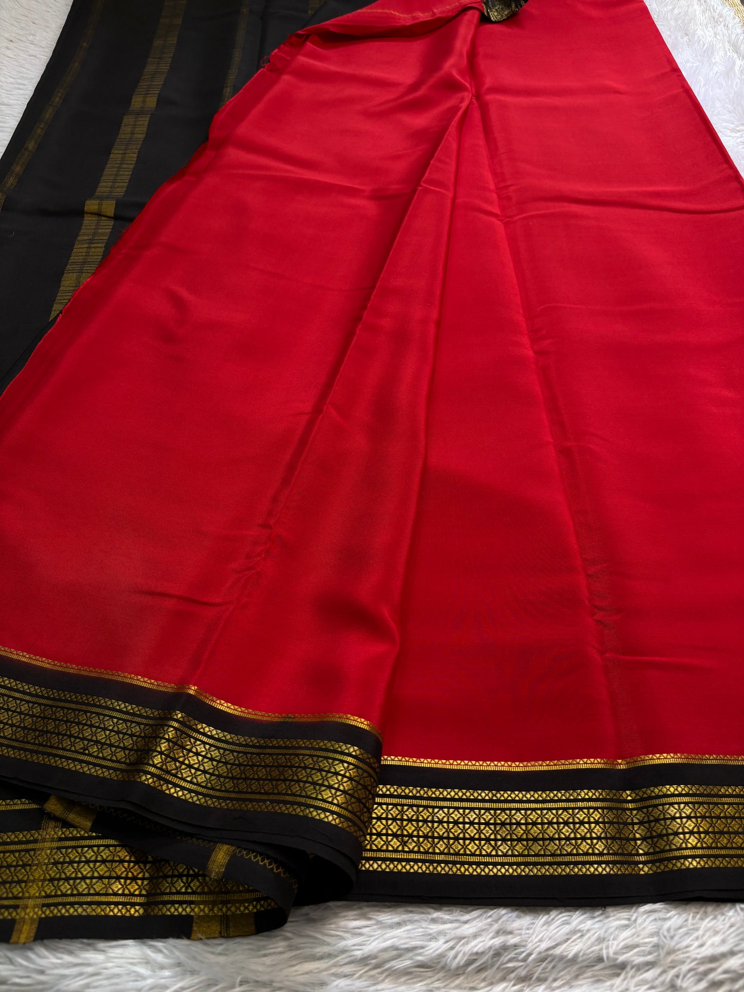 Vasavi (2D) : Red-black
