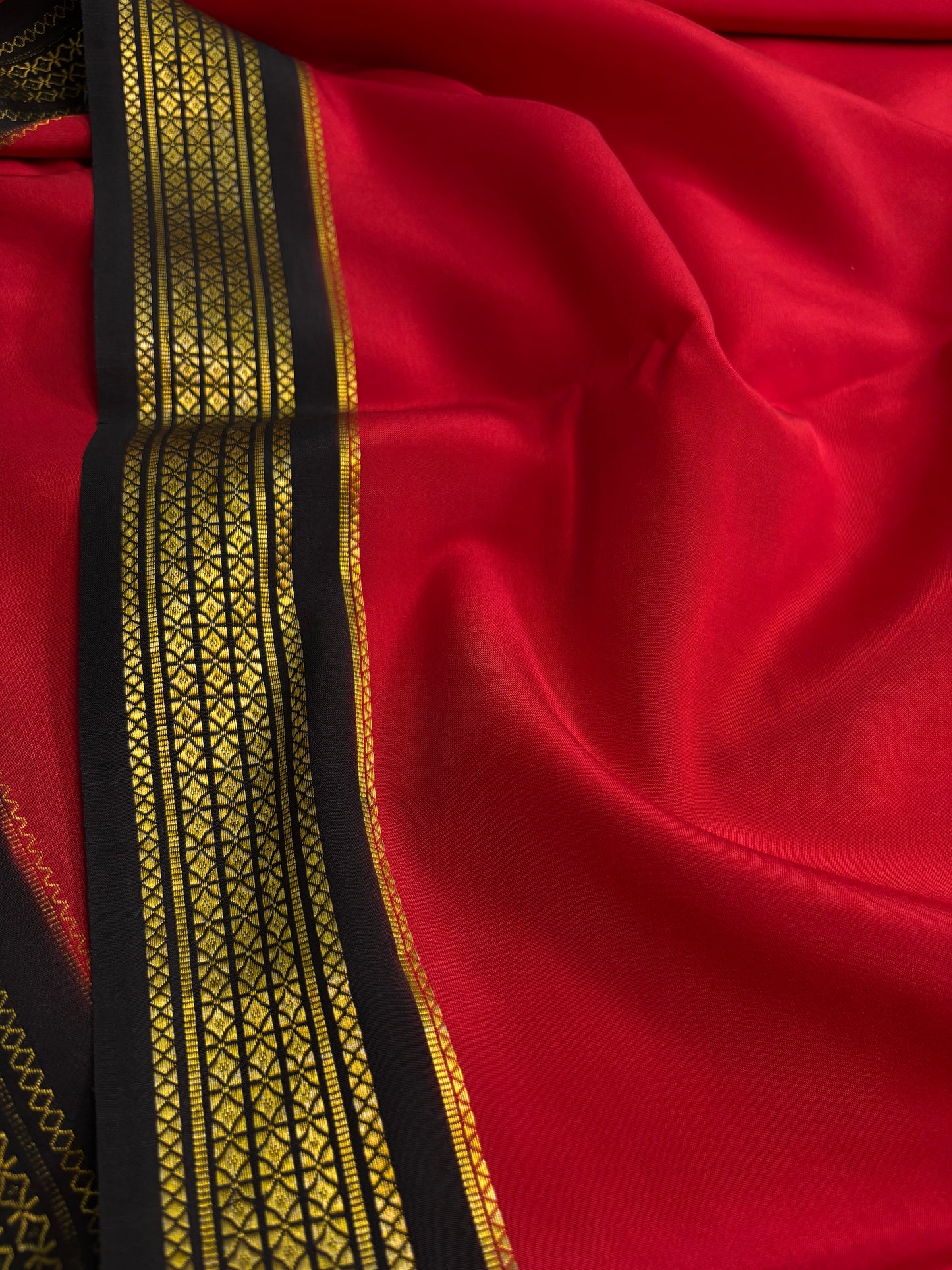 Vasavi (2D) : Red-black