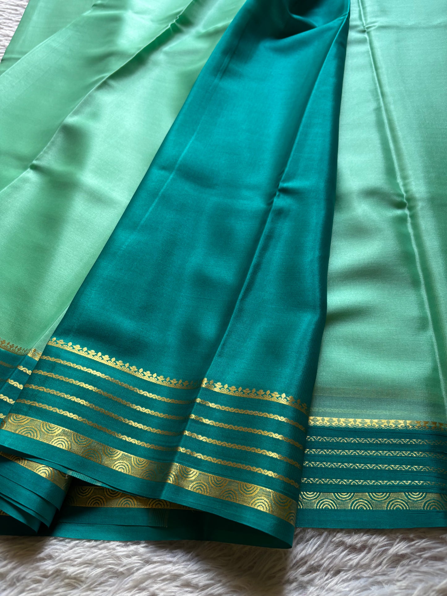 Rashmi (2D) : Sea green-rama green