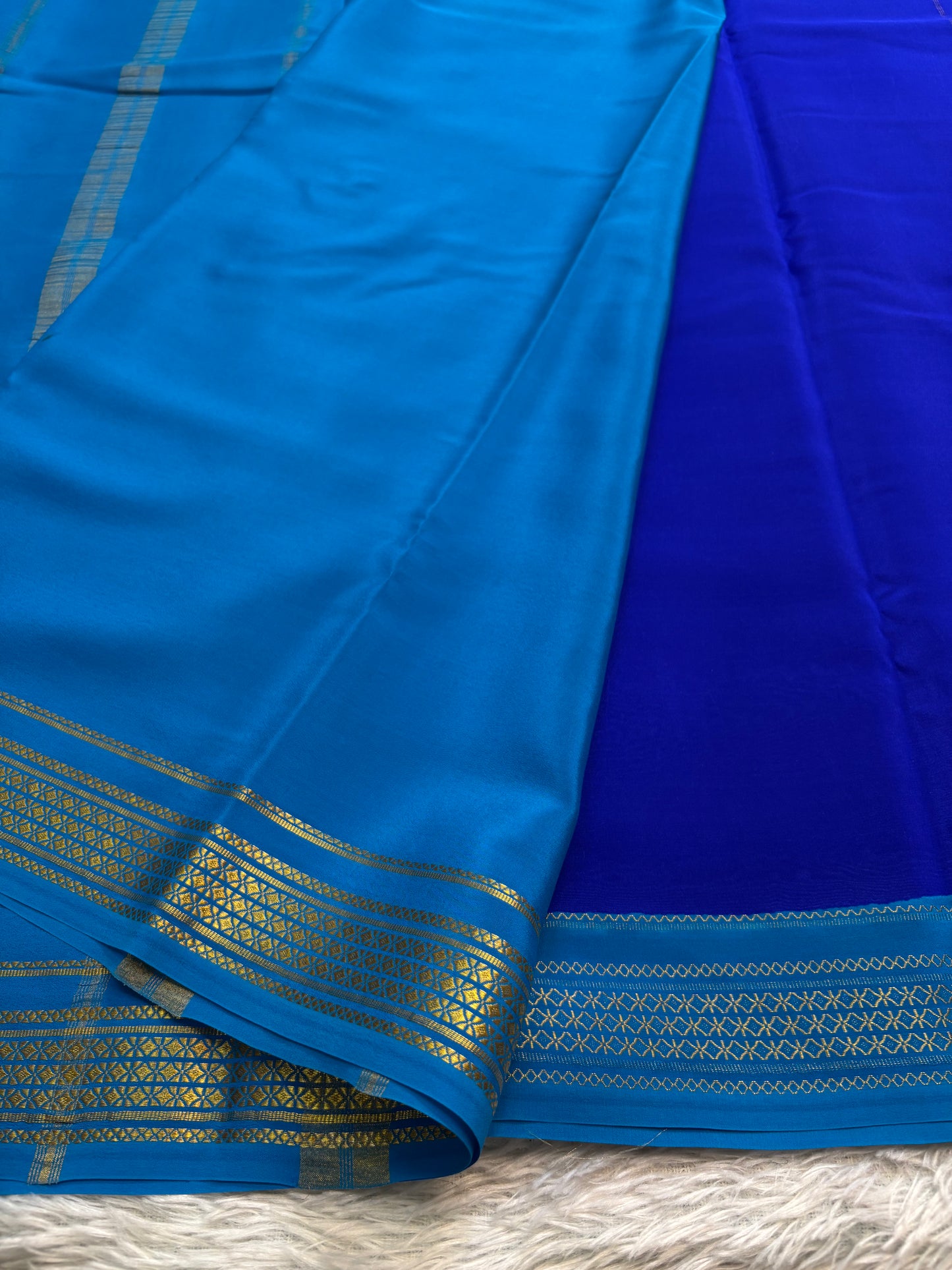 Vasavi (2D) : Royal blue-ananda blue
