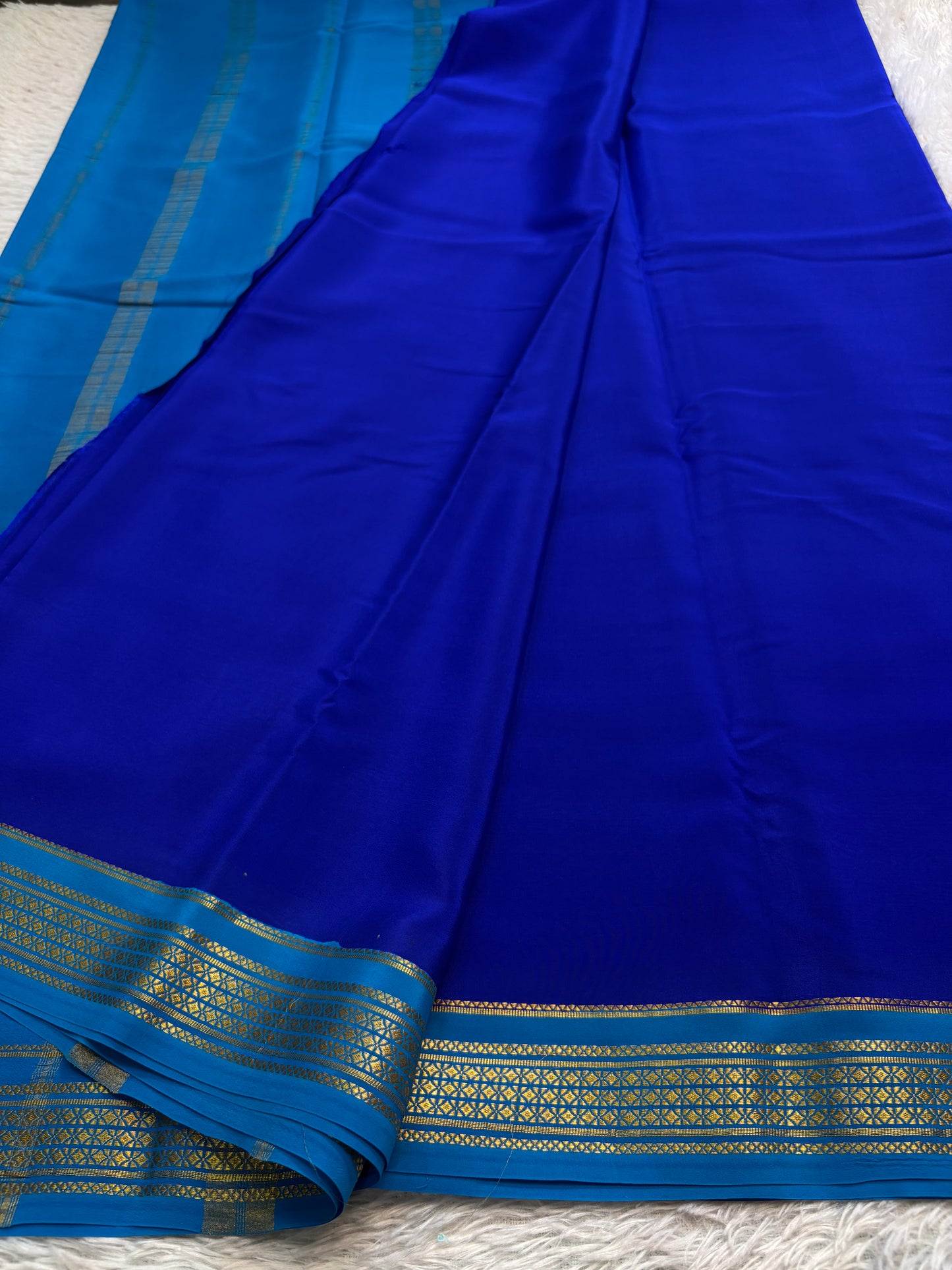 Vasavi (2D) : Royal blue-ananda blue