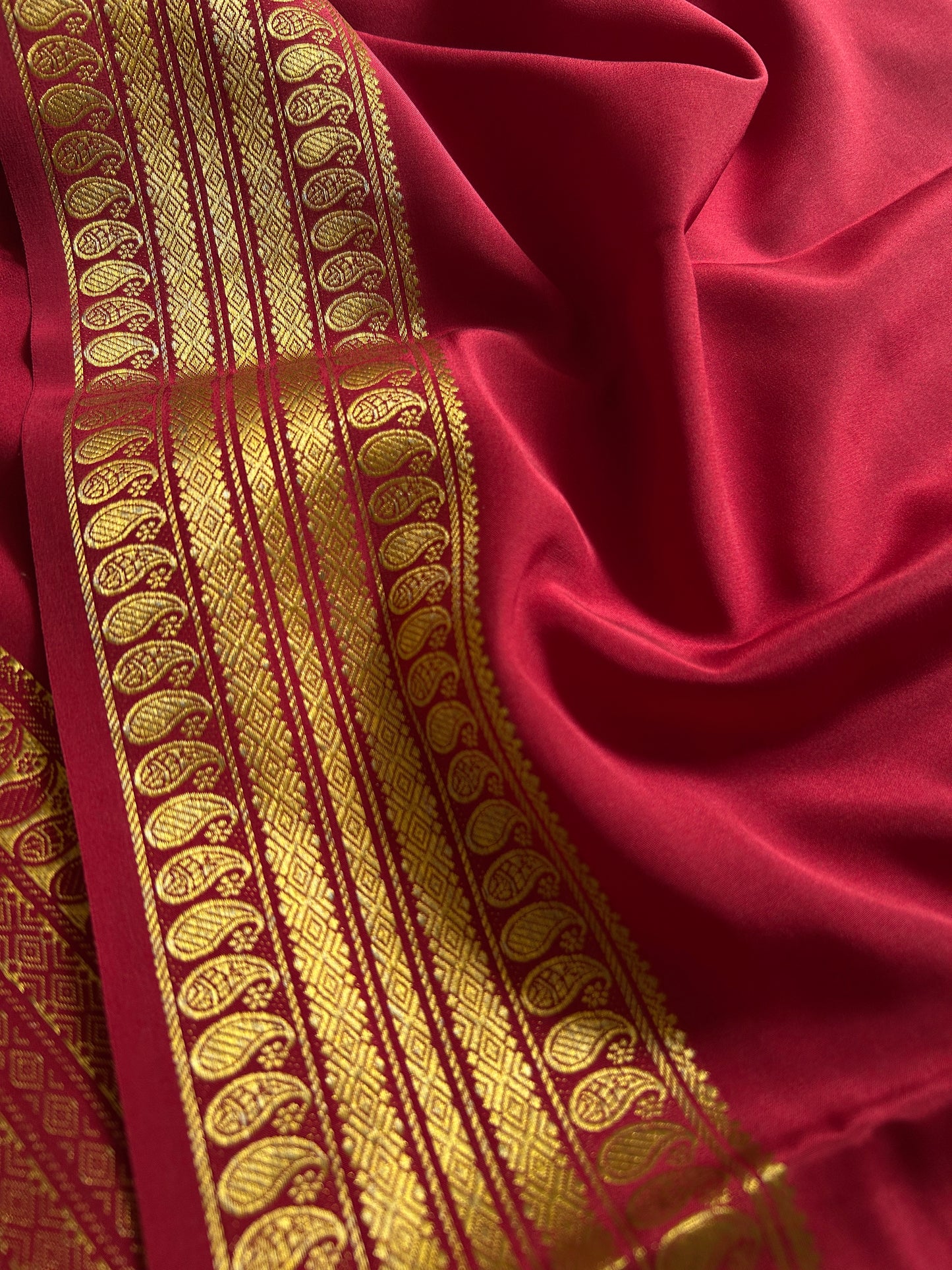 Maithili : Solid Dark red