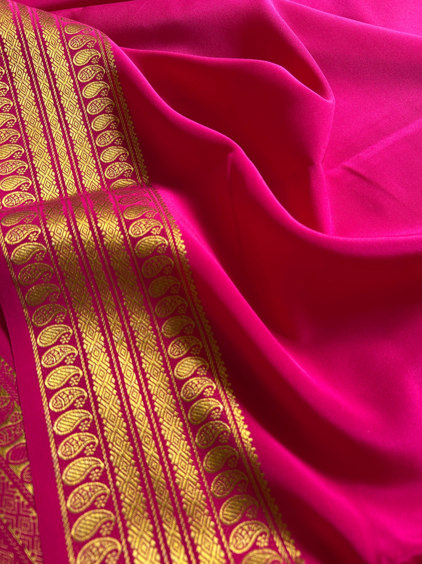 Maithili : Solid Rani pink