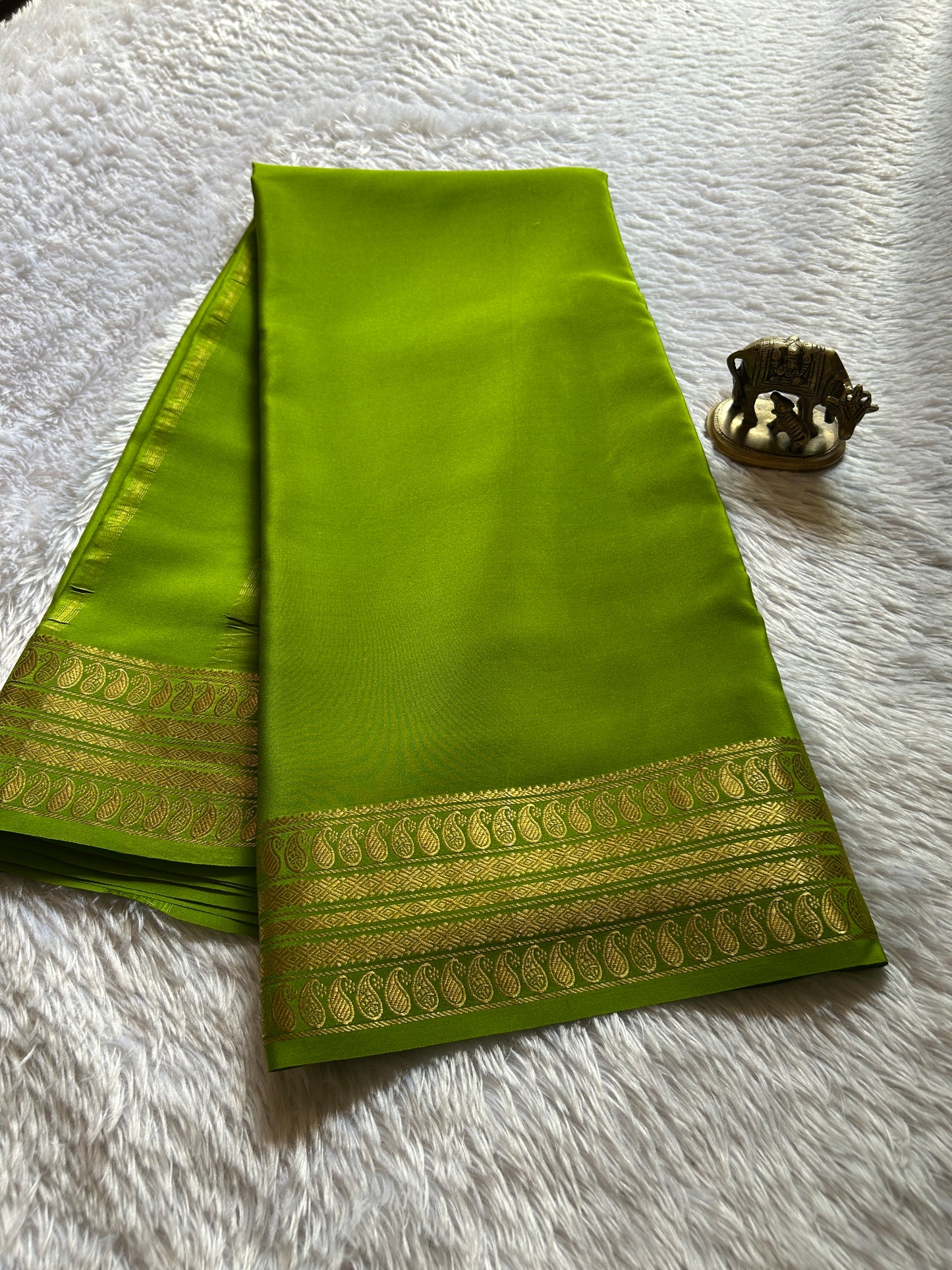 Maithili : Solid Mehendi green