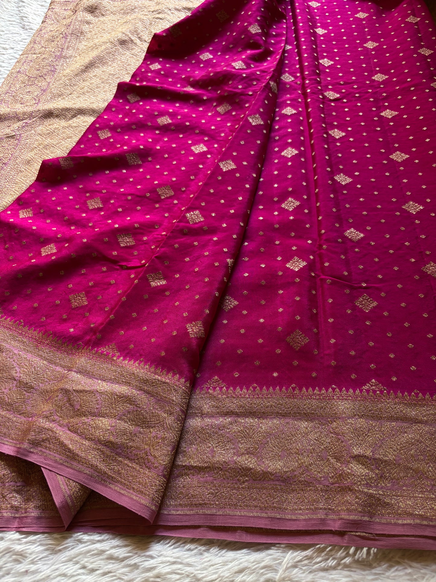Bindiya (2D) : Rani pink-baby pink