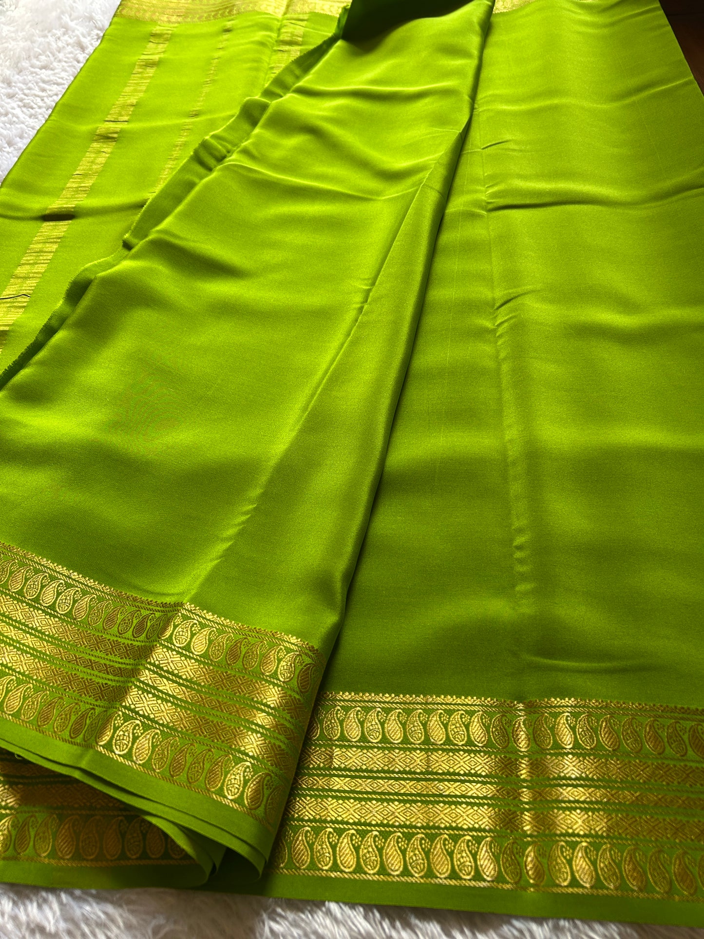 Maithili : Solid Mehendi green