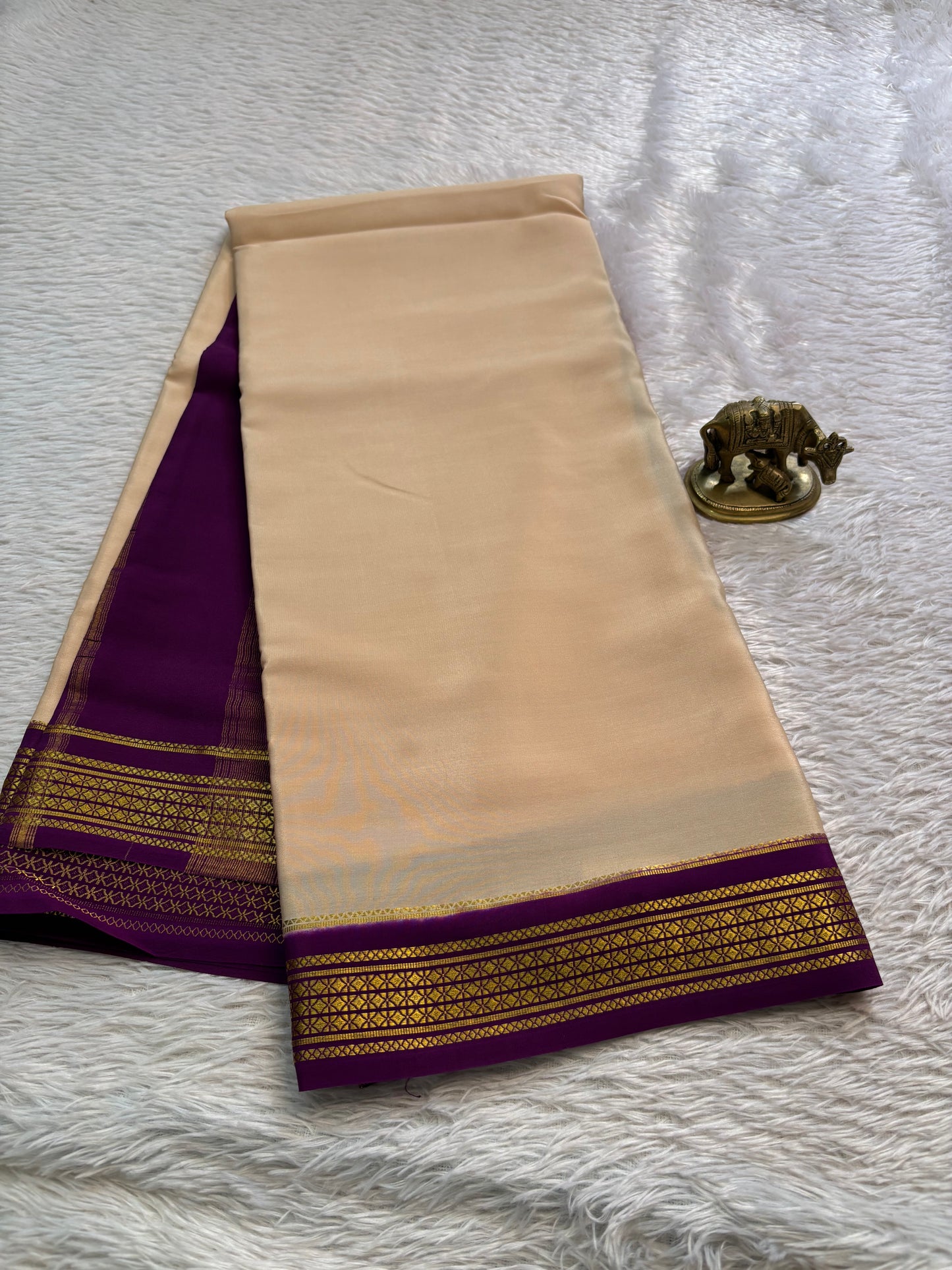 Vasavi (2D) : Chickoo beige-dark magenta