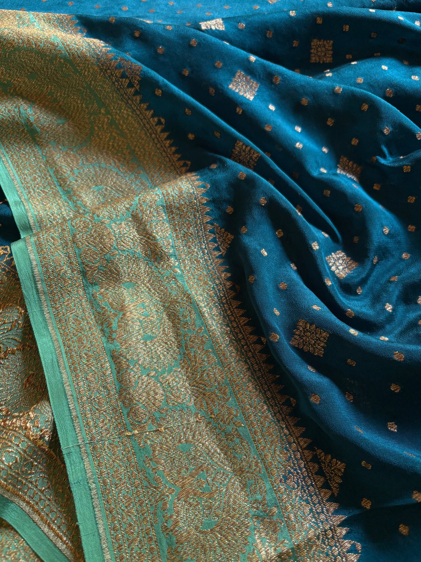 Bindiya (2D) : Peacock blue-mint green