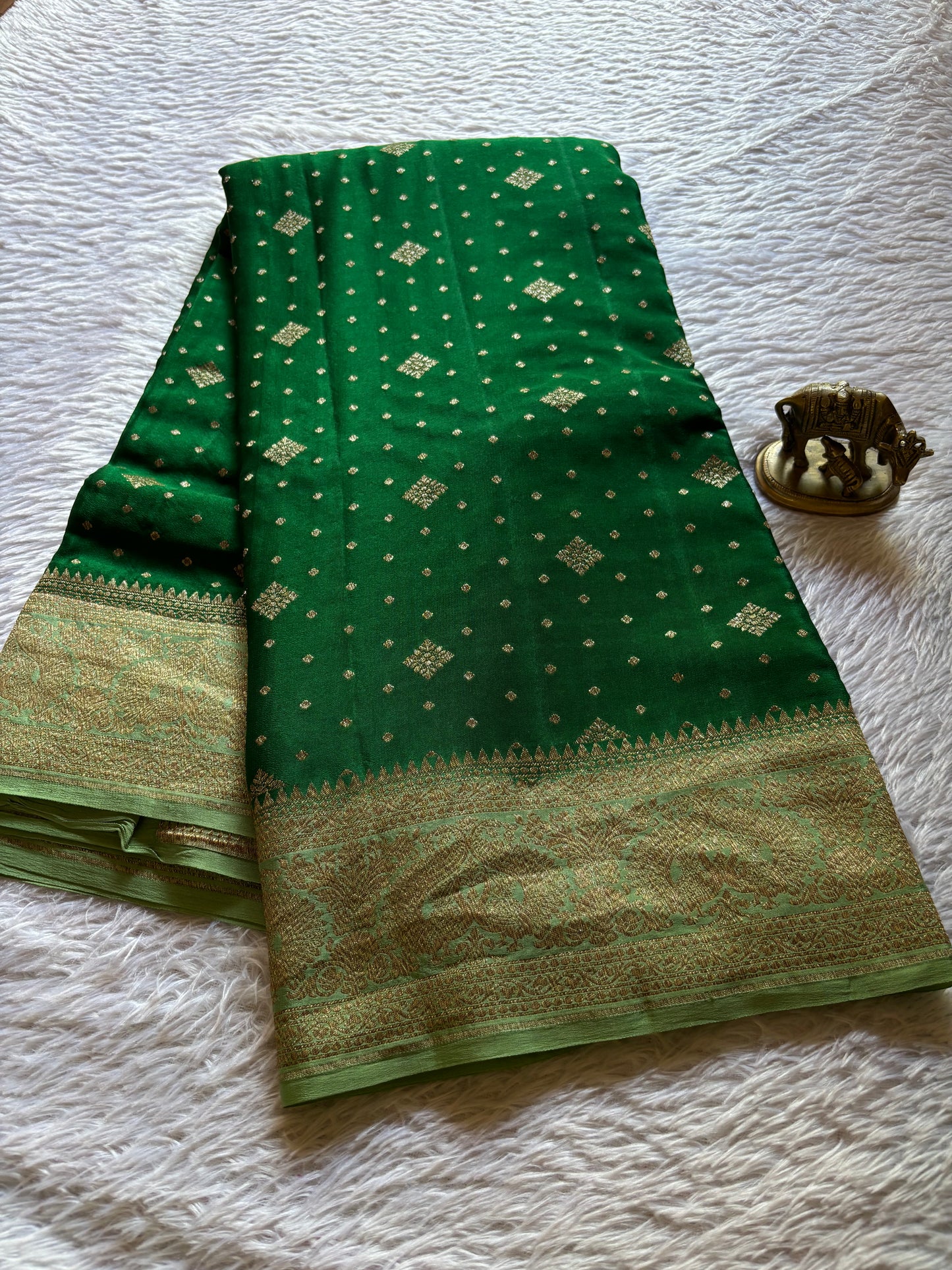 Bindiya (2D) : Emerald green-pista green