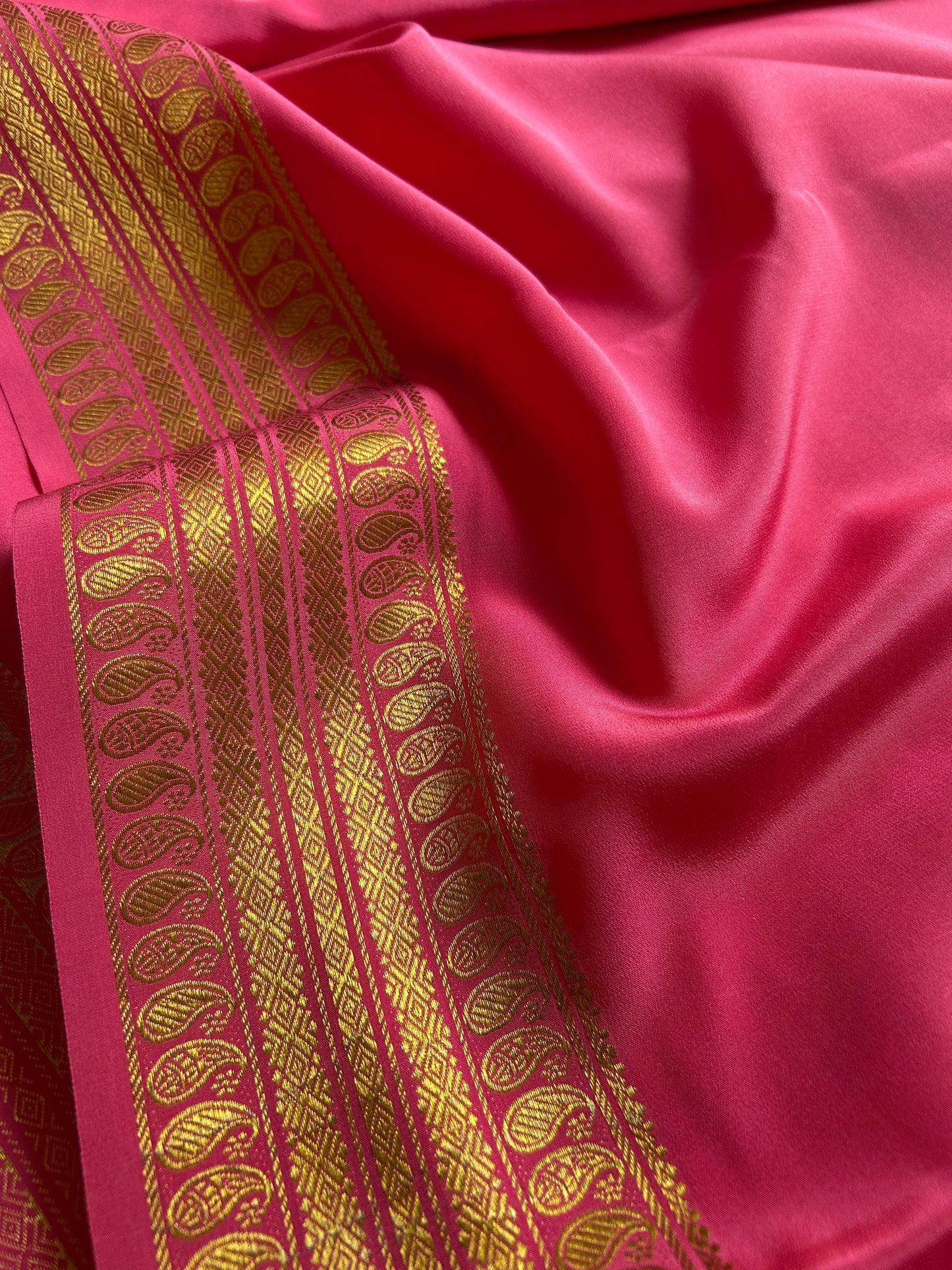 Maithili : Solid Hot pink