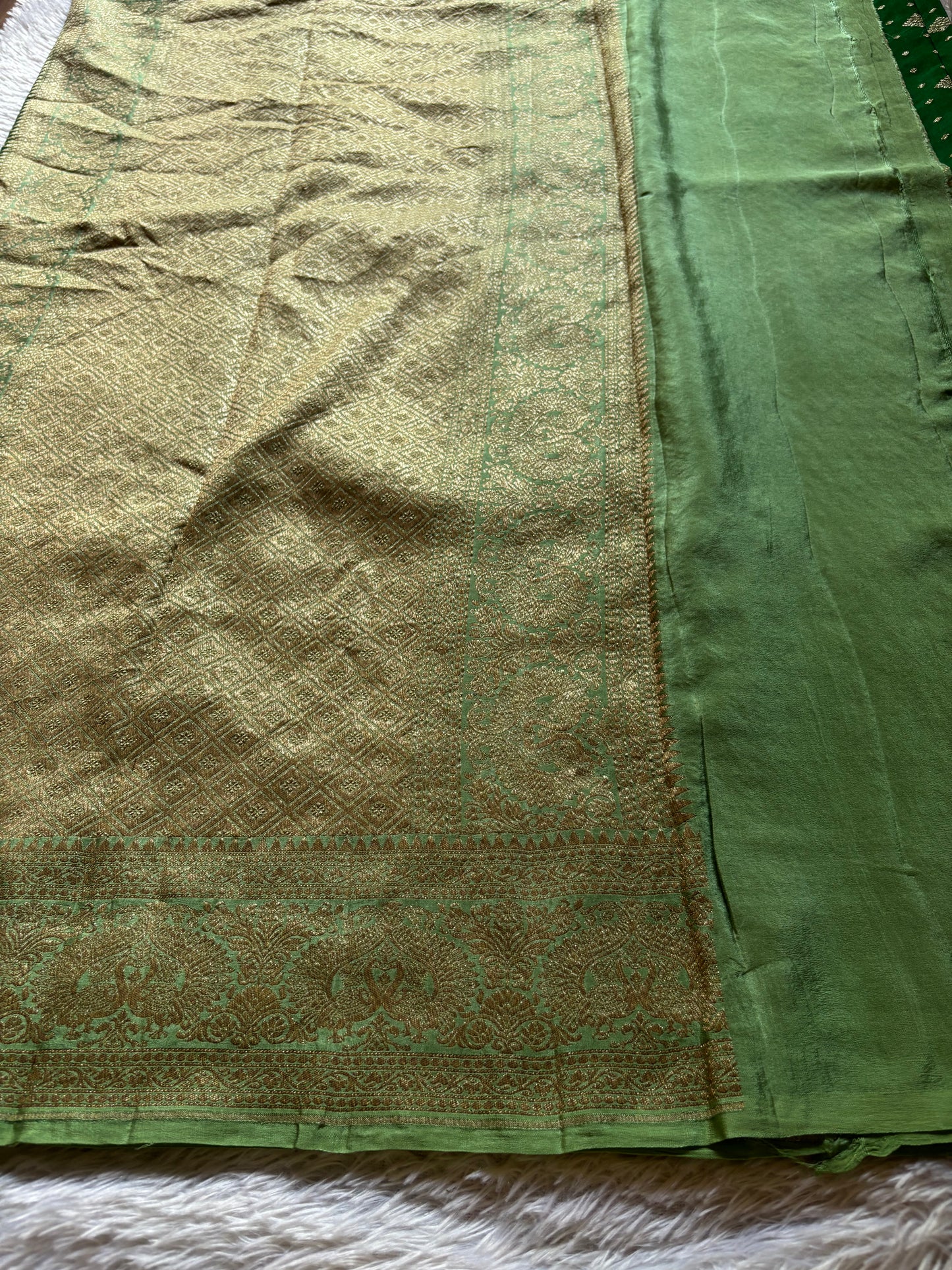 Bindiya (2D) : Emerald green-pista green