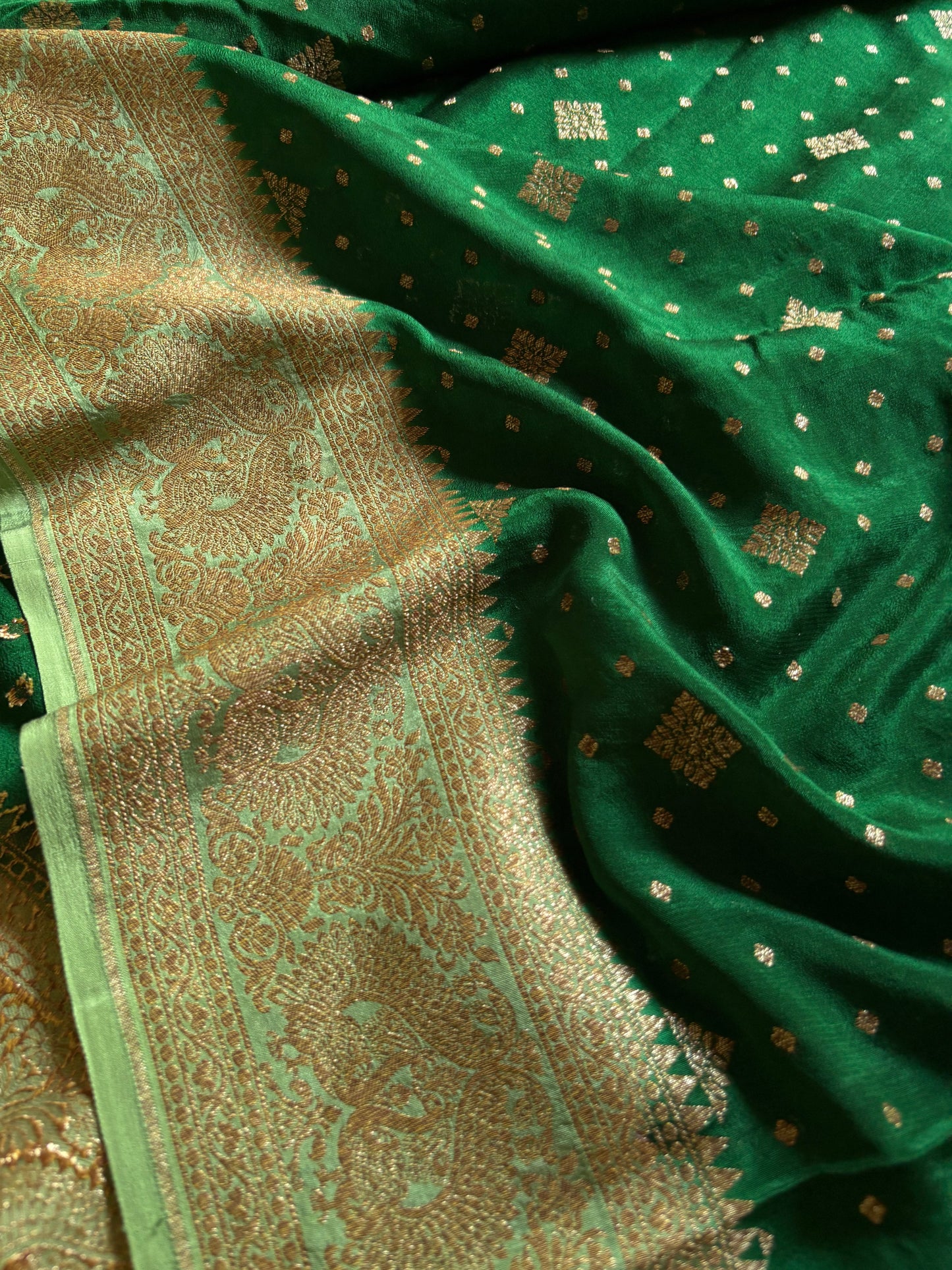 Bindiya (2D) : Emerald green-pista green
