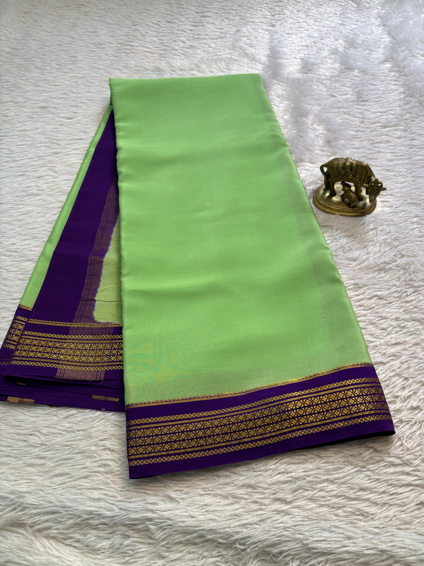 Vasavi (2D) : Mint green-purple