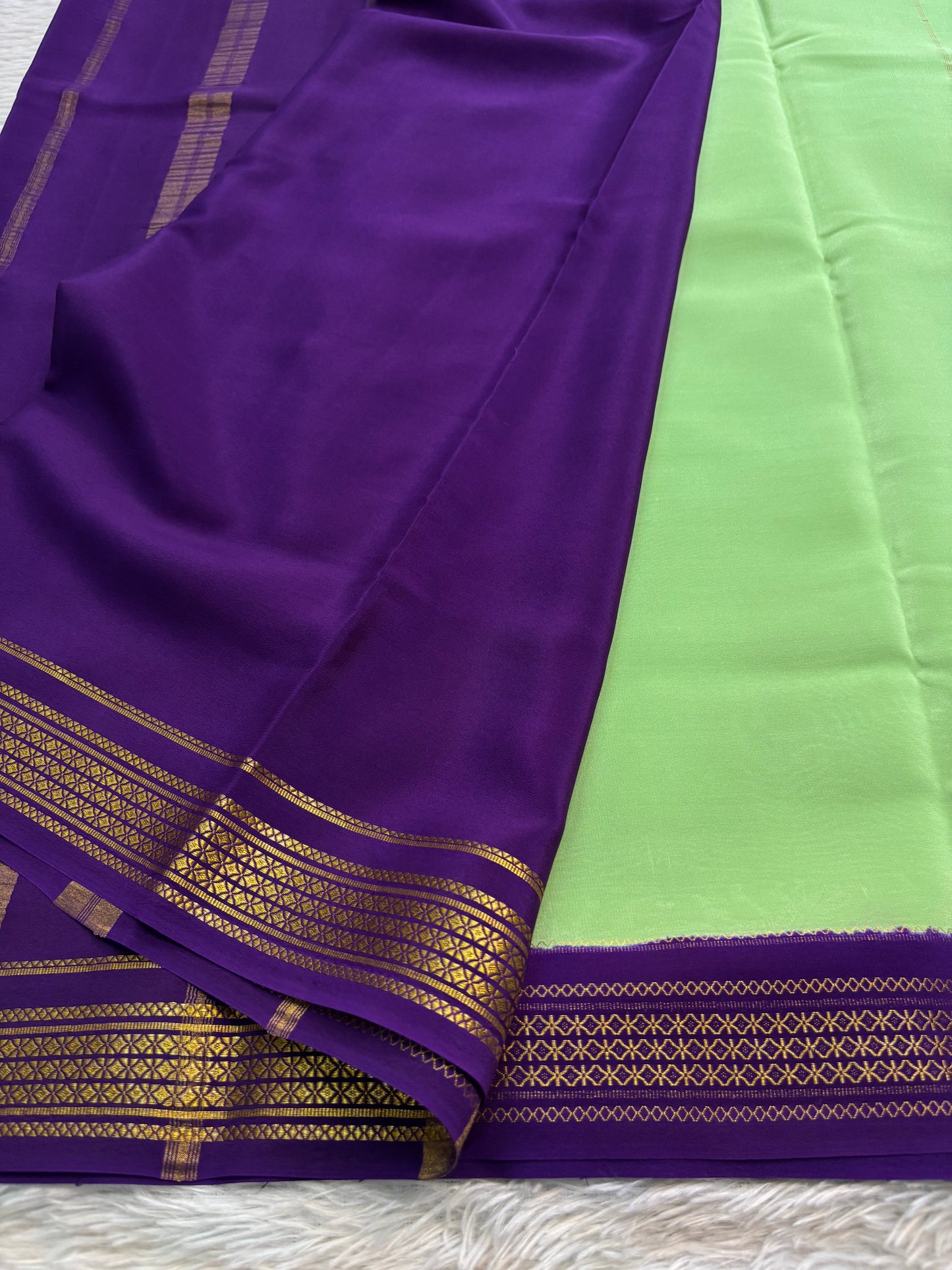 Vasavi (2D) : Mint green-purple
