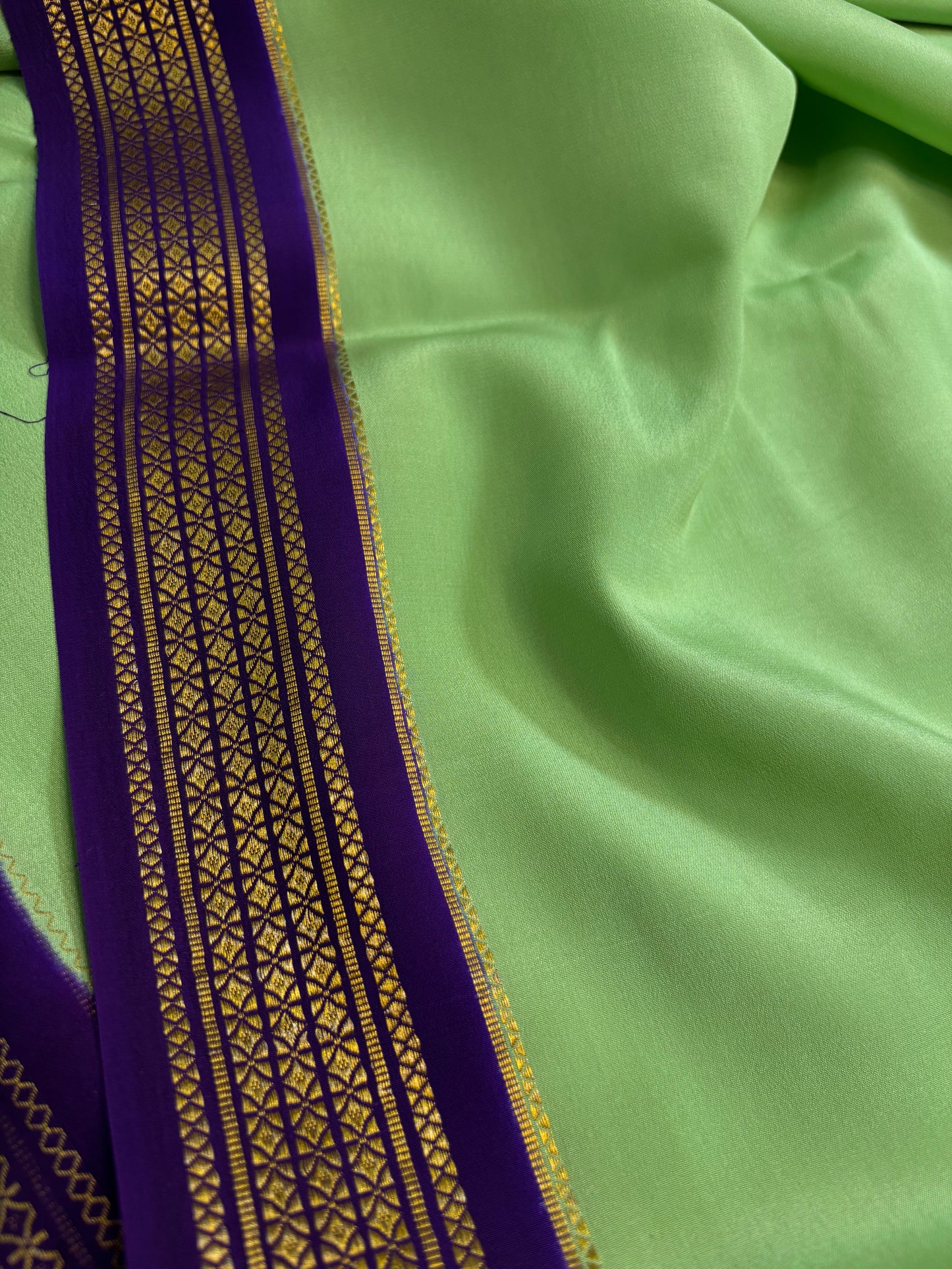 Vasavi (2D) : Mint green-purple