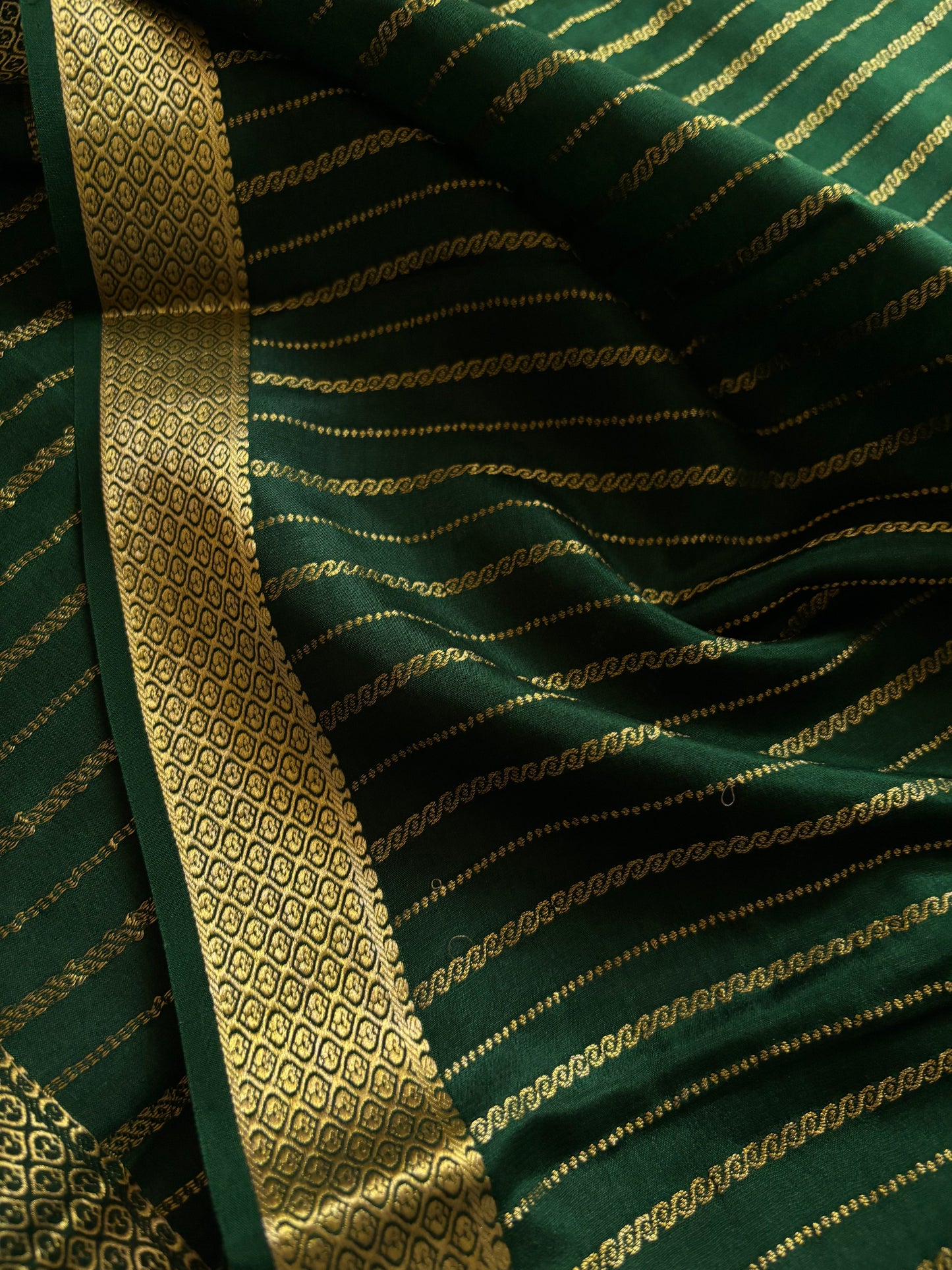 Anuradha : Solid Dark green