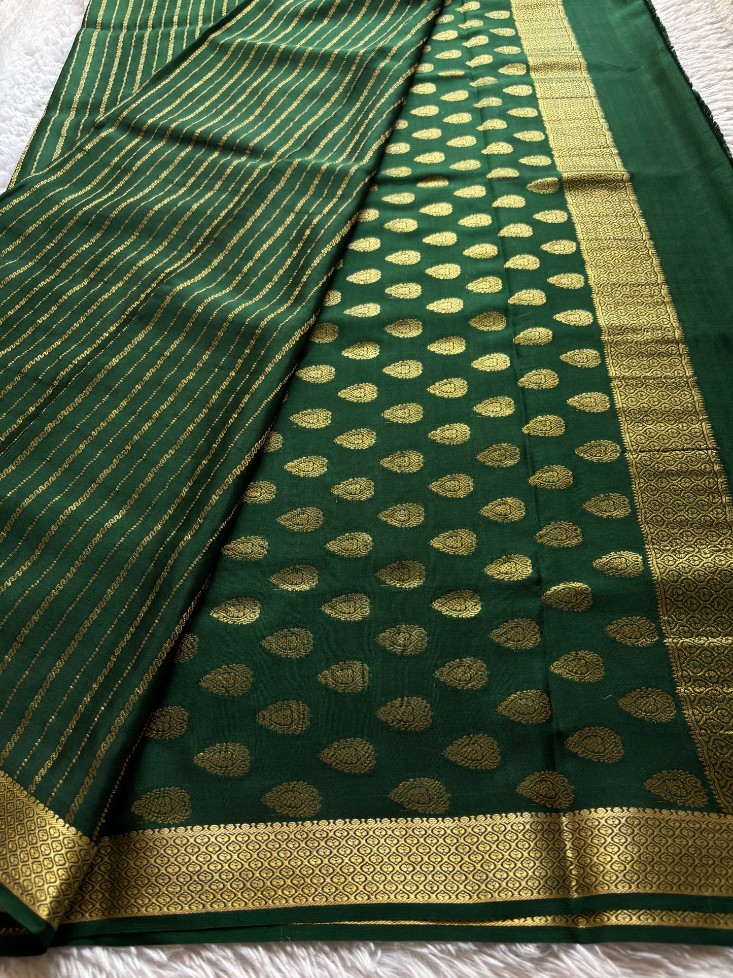 Anuradha : Solid Dark green