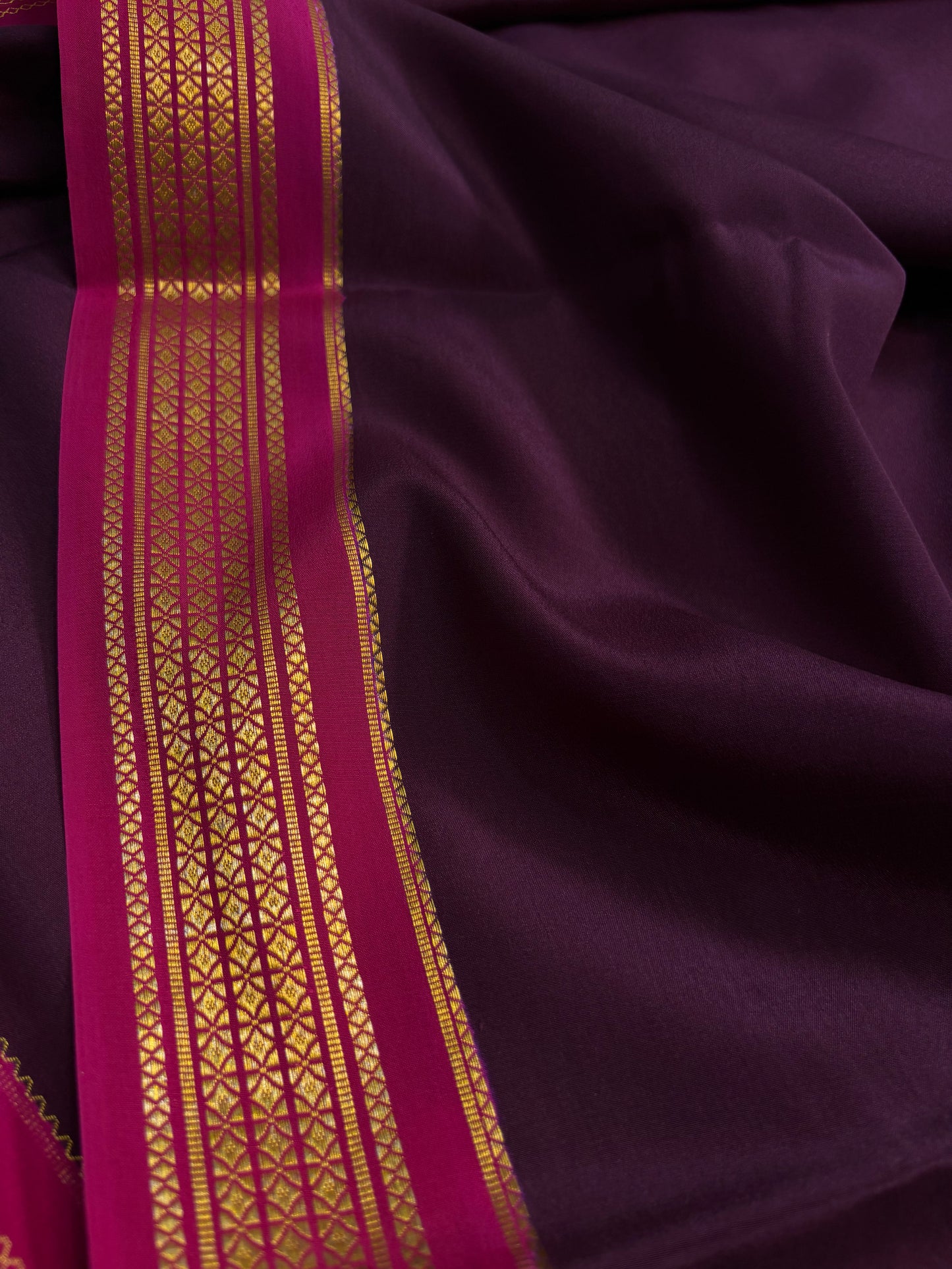 Vasavi (2D) : Plum-pink