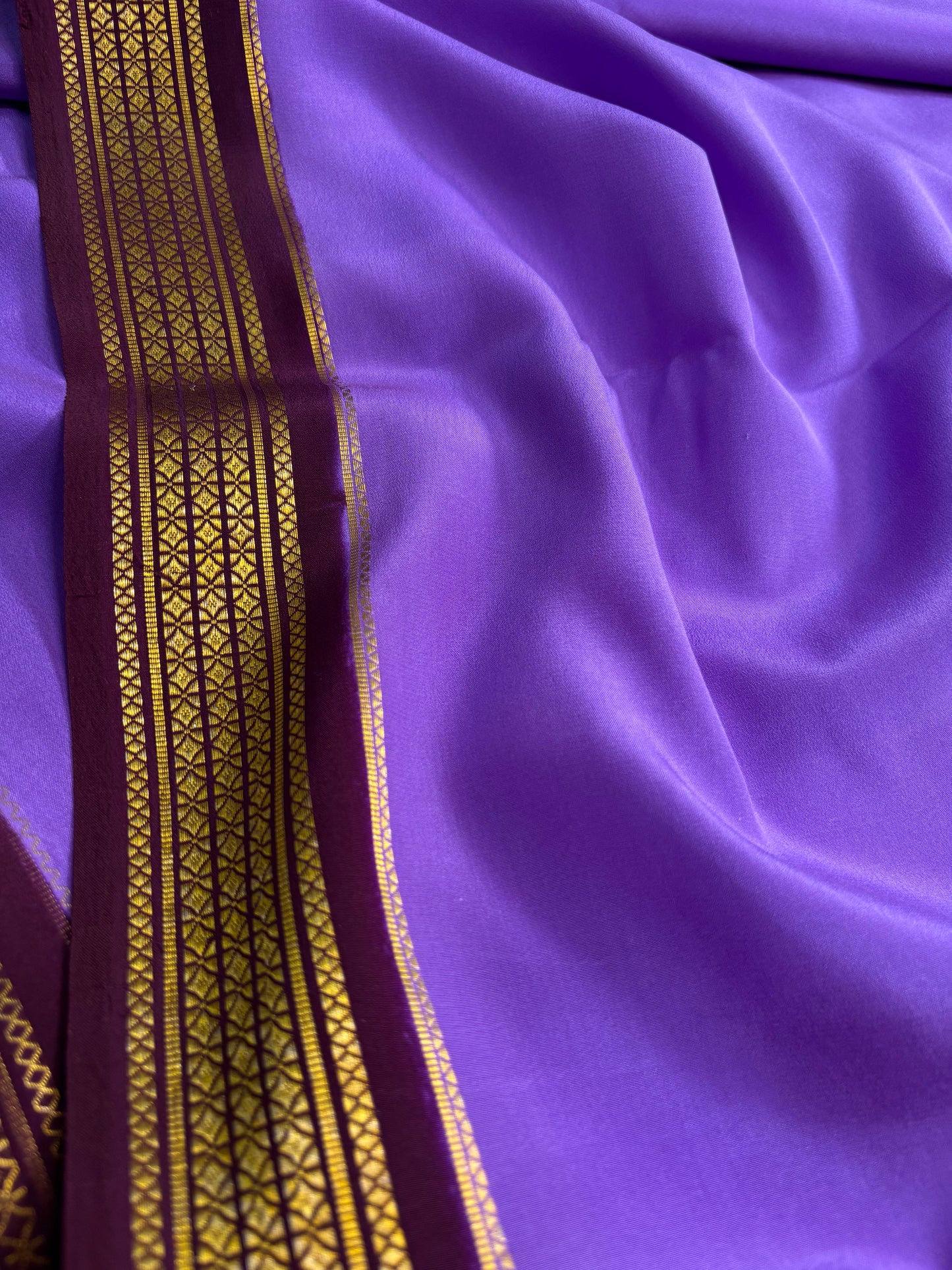 Vasavi (2D) : Dark lavender-chocolate brown