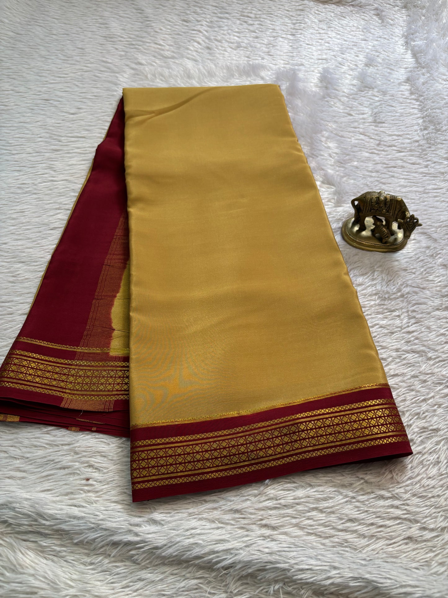 Vasavi (2D) : Beige-maroon