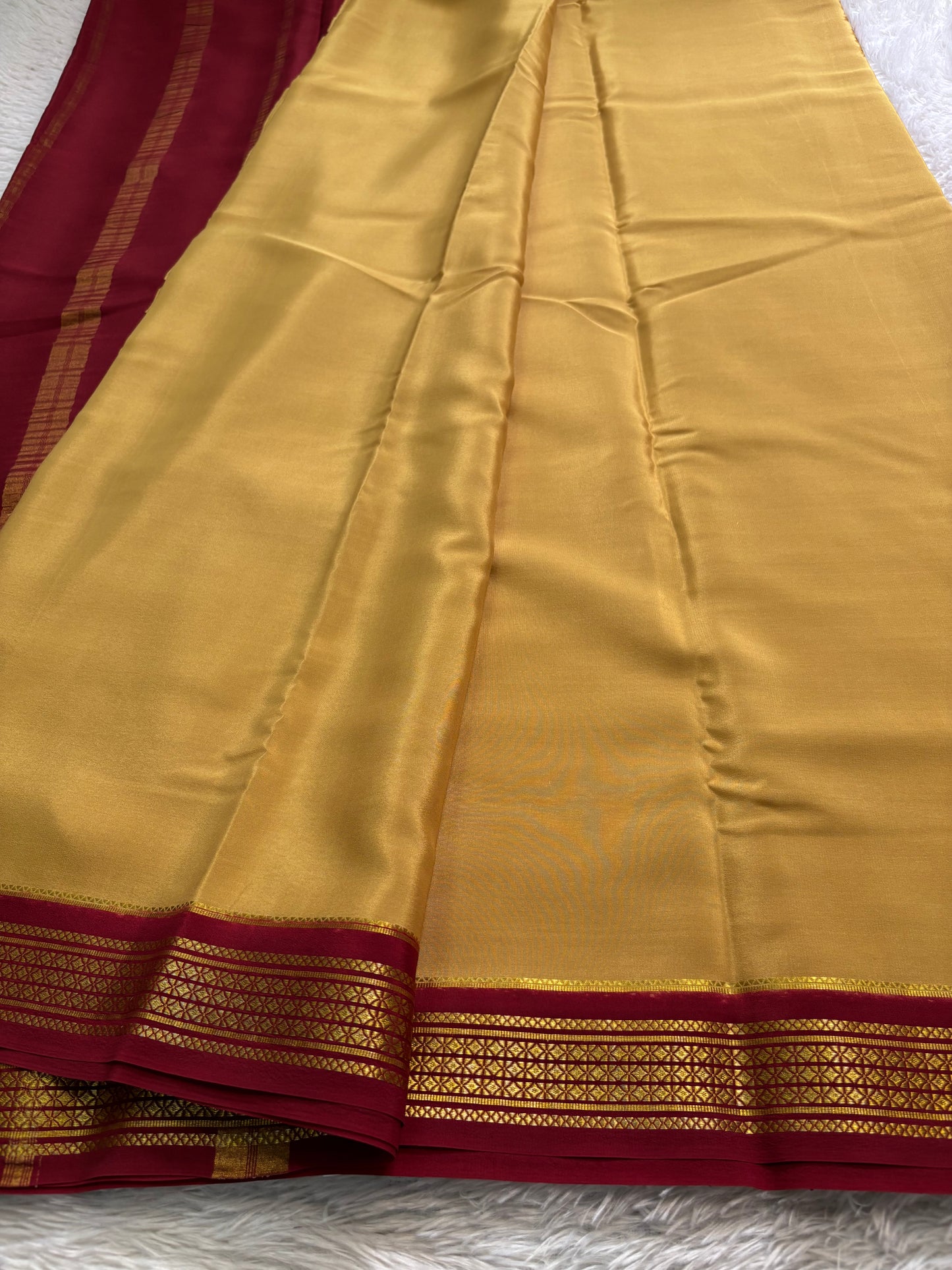 Vasavi (2D) : Beige-maroon