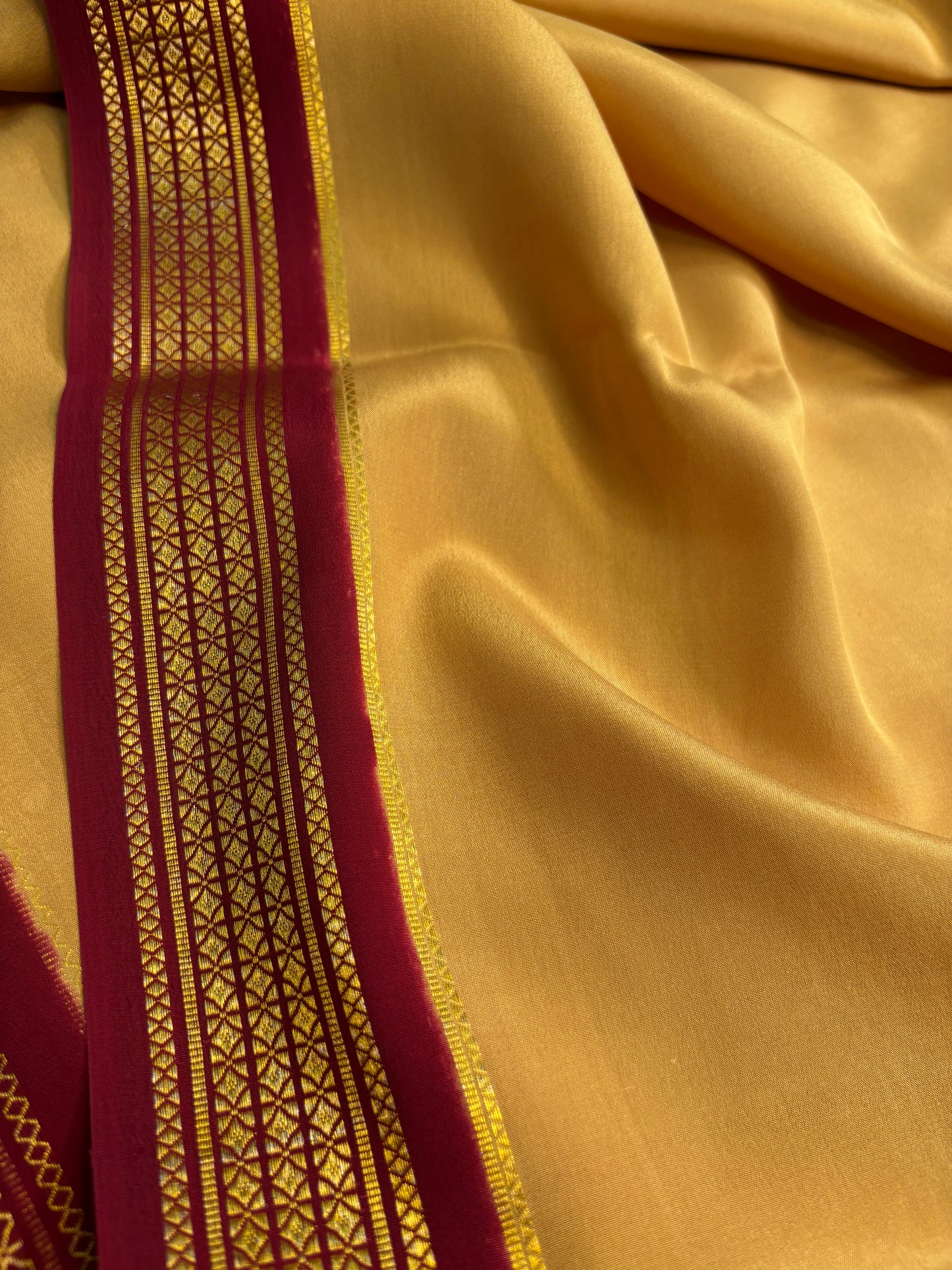 Vasavi (2D) : Beige-maroon