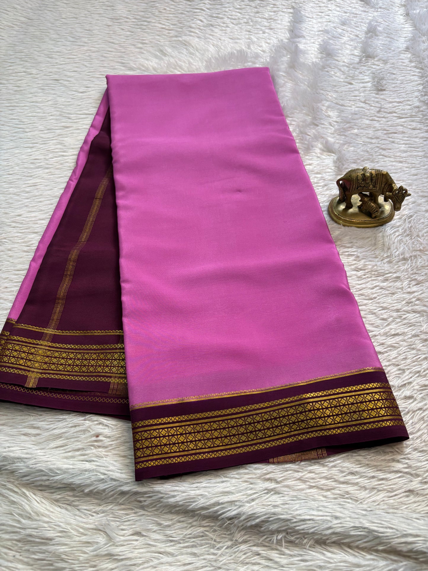 Vasavi (2D) : Rose pink-deep wine
