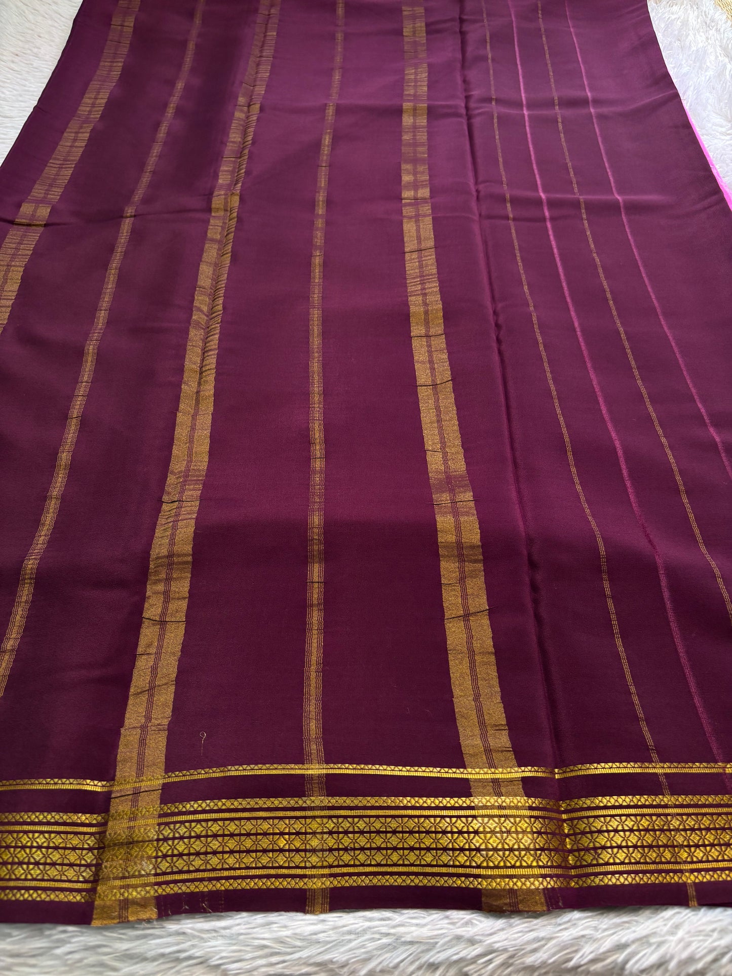 Vasavi (2D) : Rose pink-deep wine