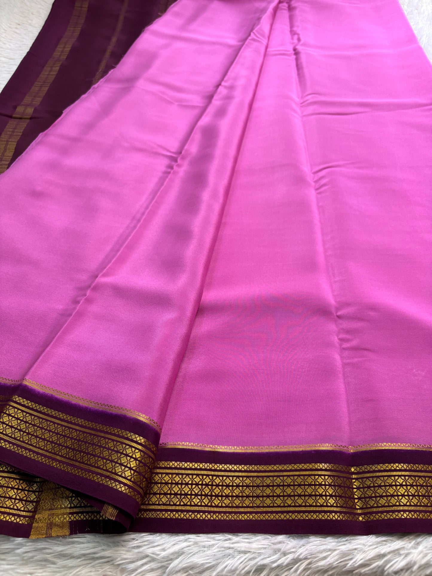 Vasavi (2D) : Rose pink-deep wine