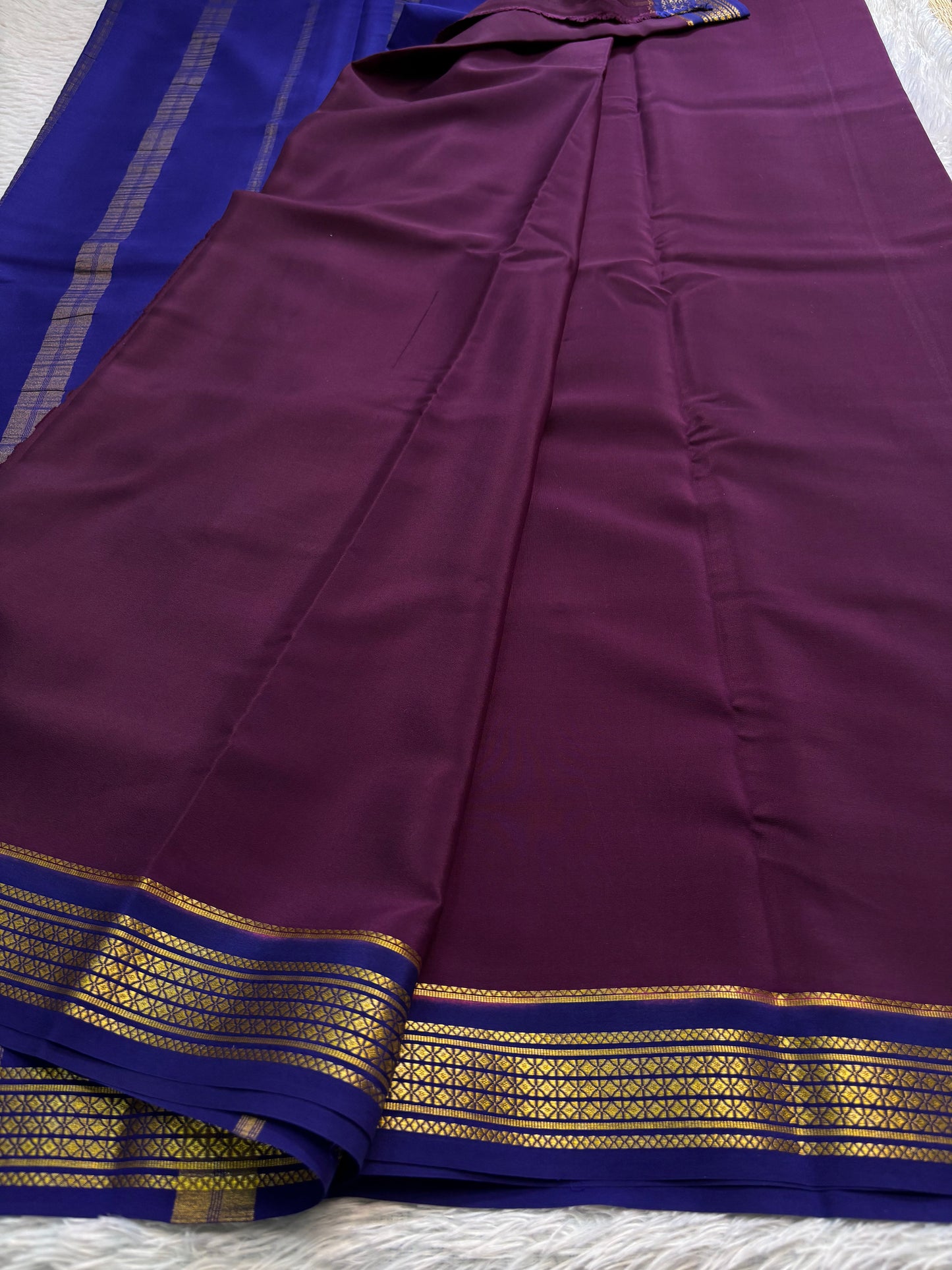 Vasavi (2D) : Deep wine-dark blue