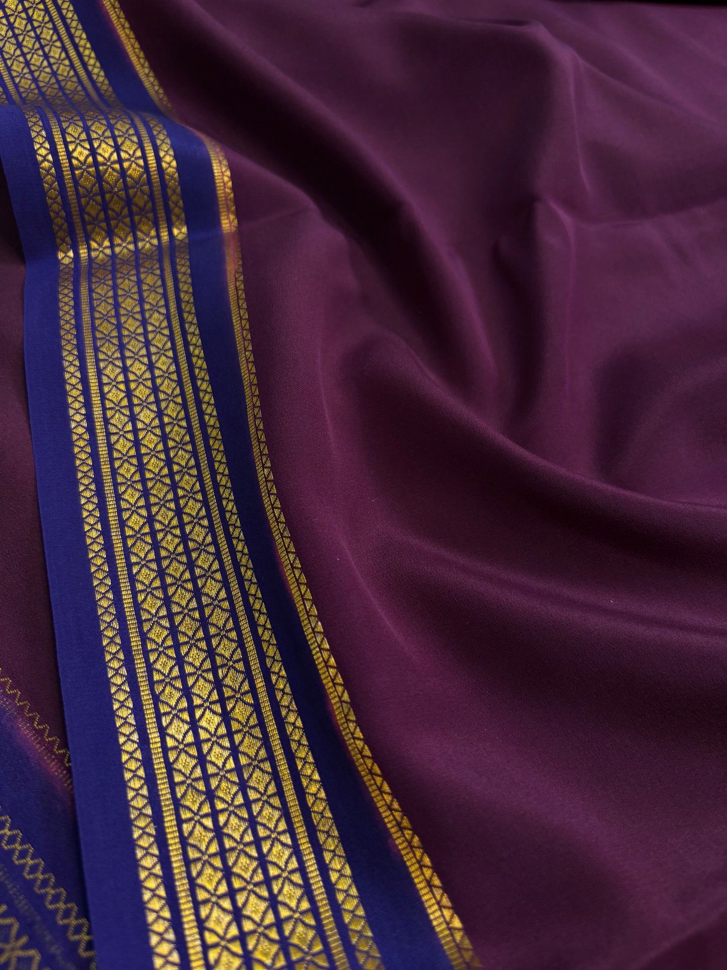 Vasavi (2D) : Deep wine-dark blue