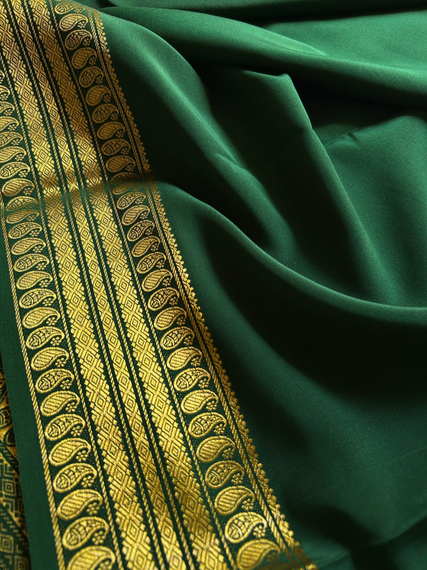 Maithili : Solid Bottle green