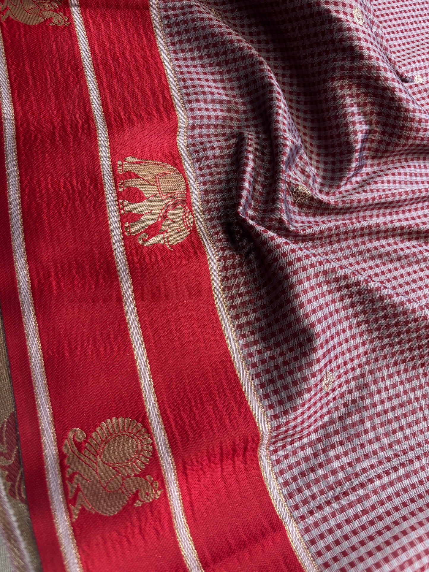 NYD136 (2D) : White-red