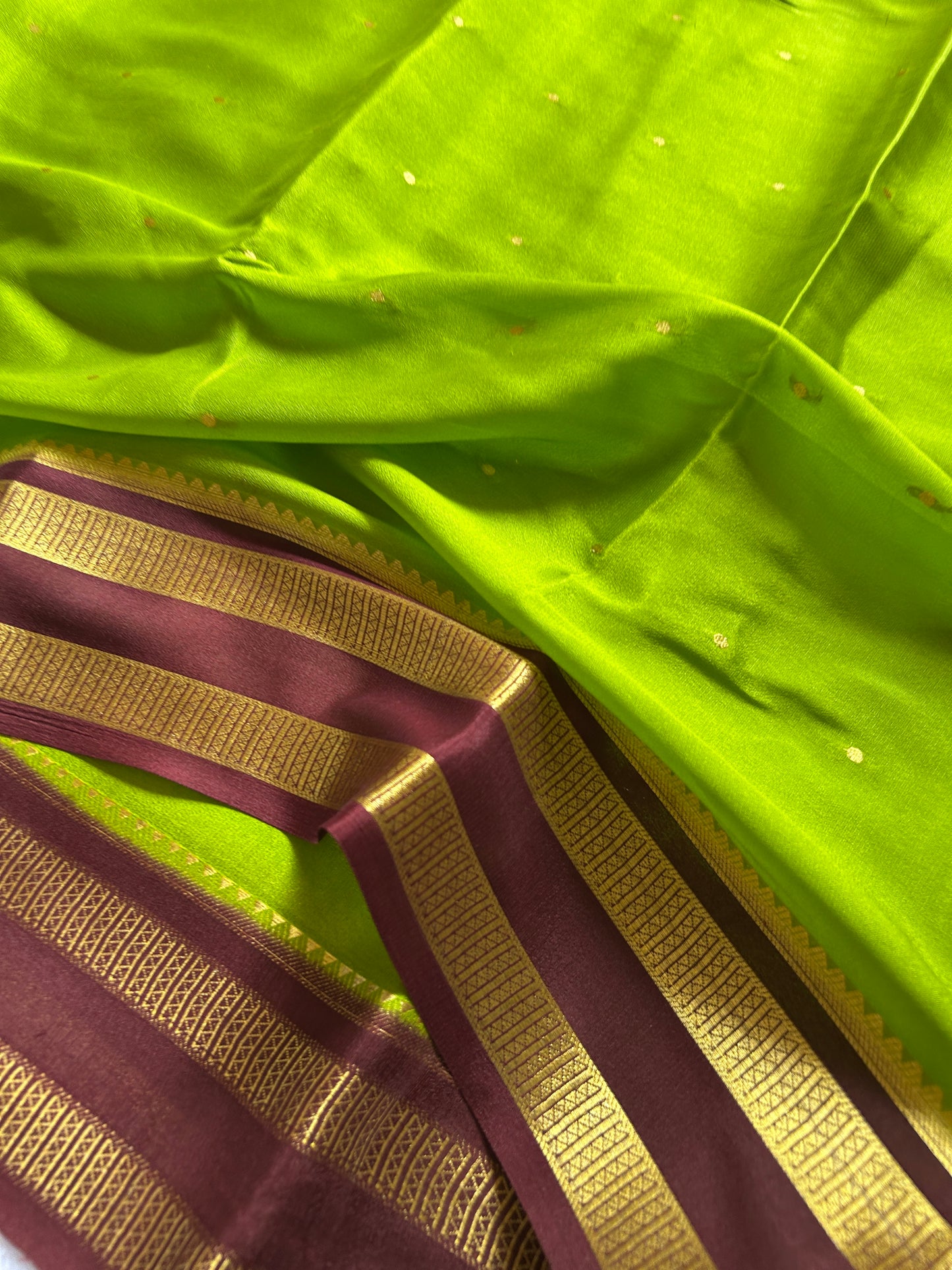 Roopini (2D) : Parrot green-chocolate brown