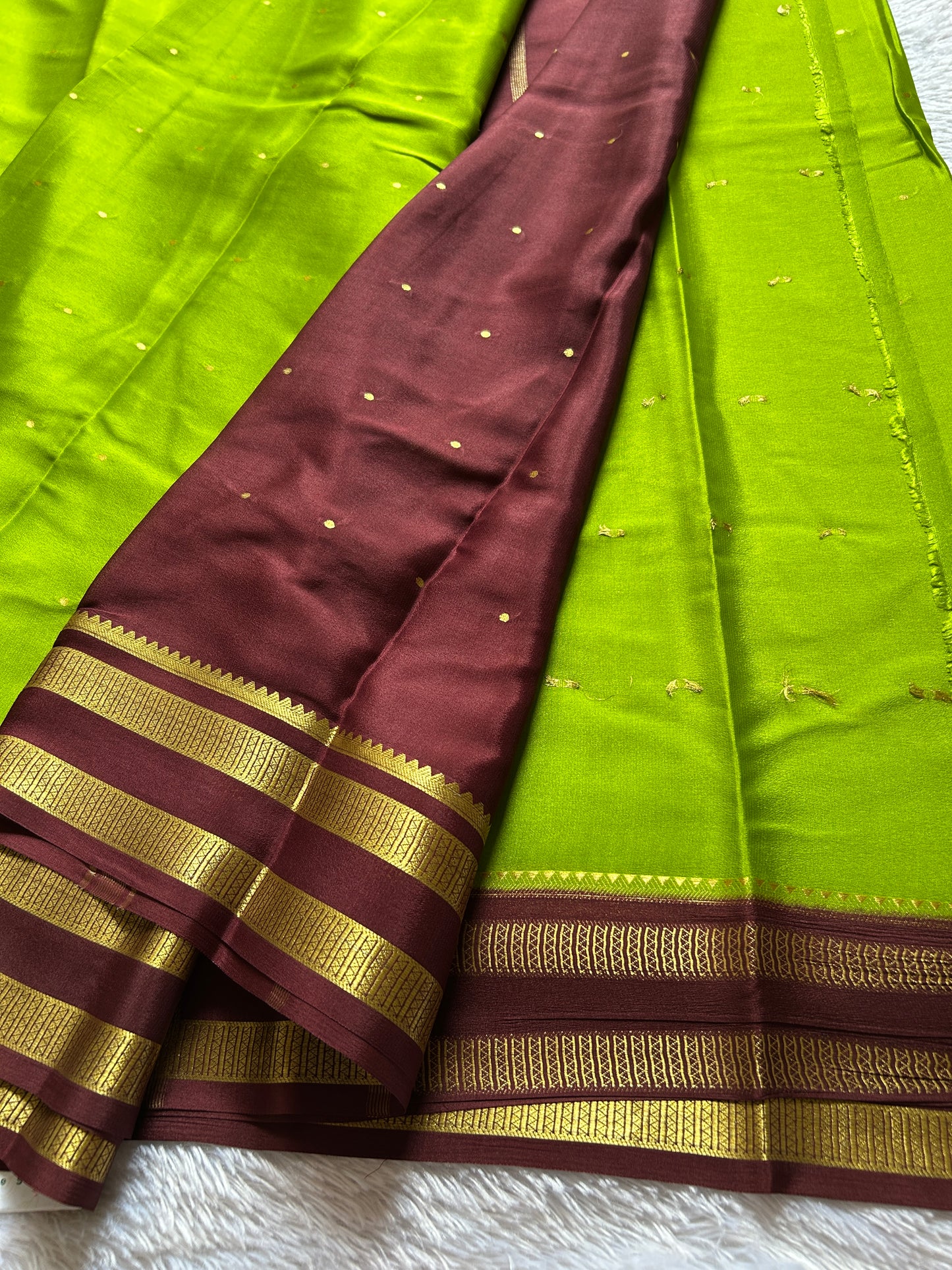 Roopini (2D) : Parrot green-chocolate brown