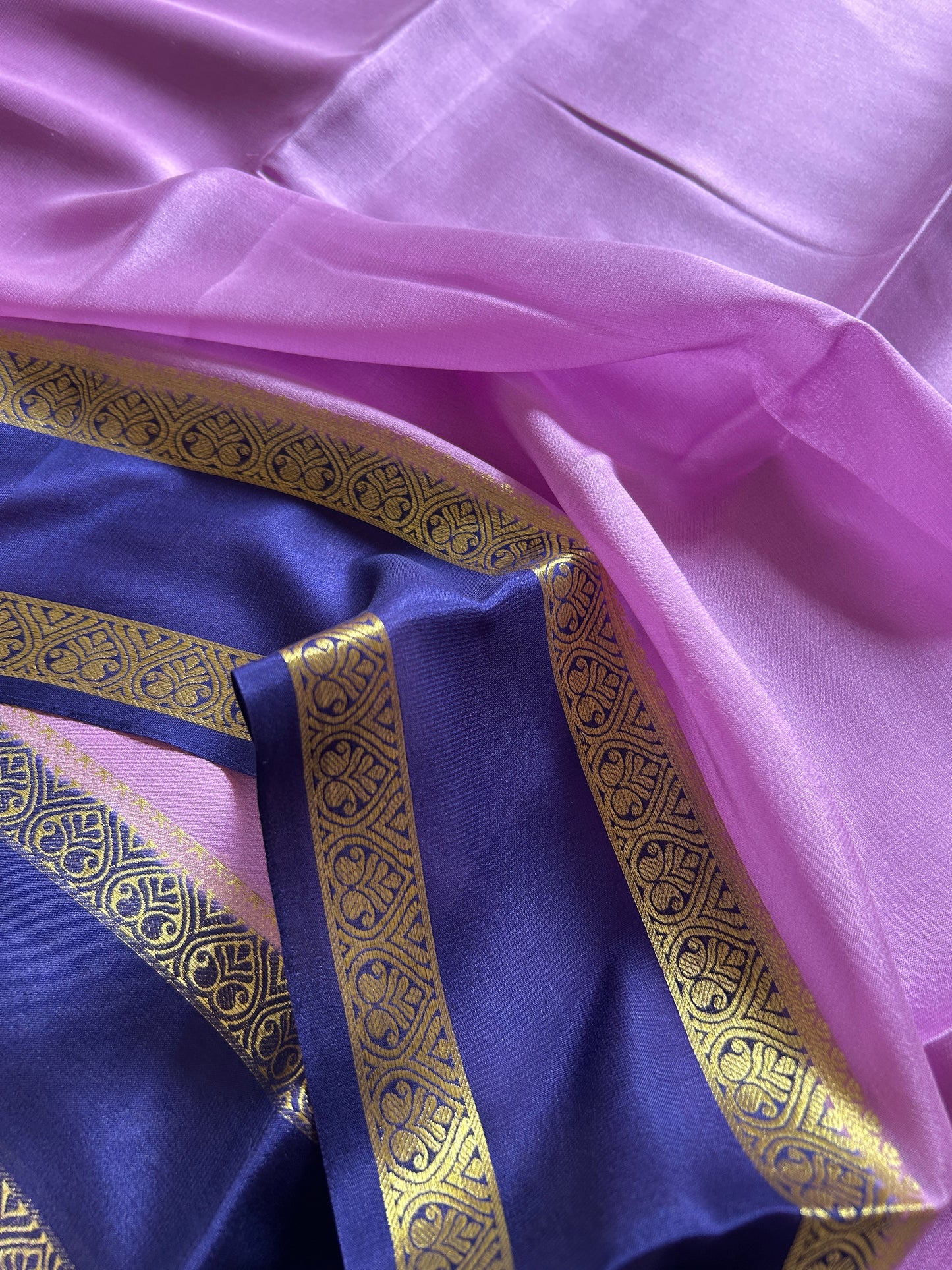 Vinaya (2D) : Lavender-navy blue