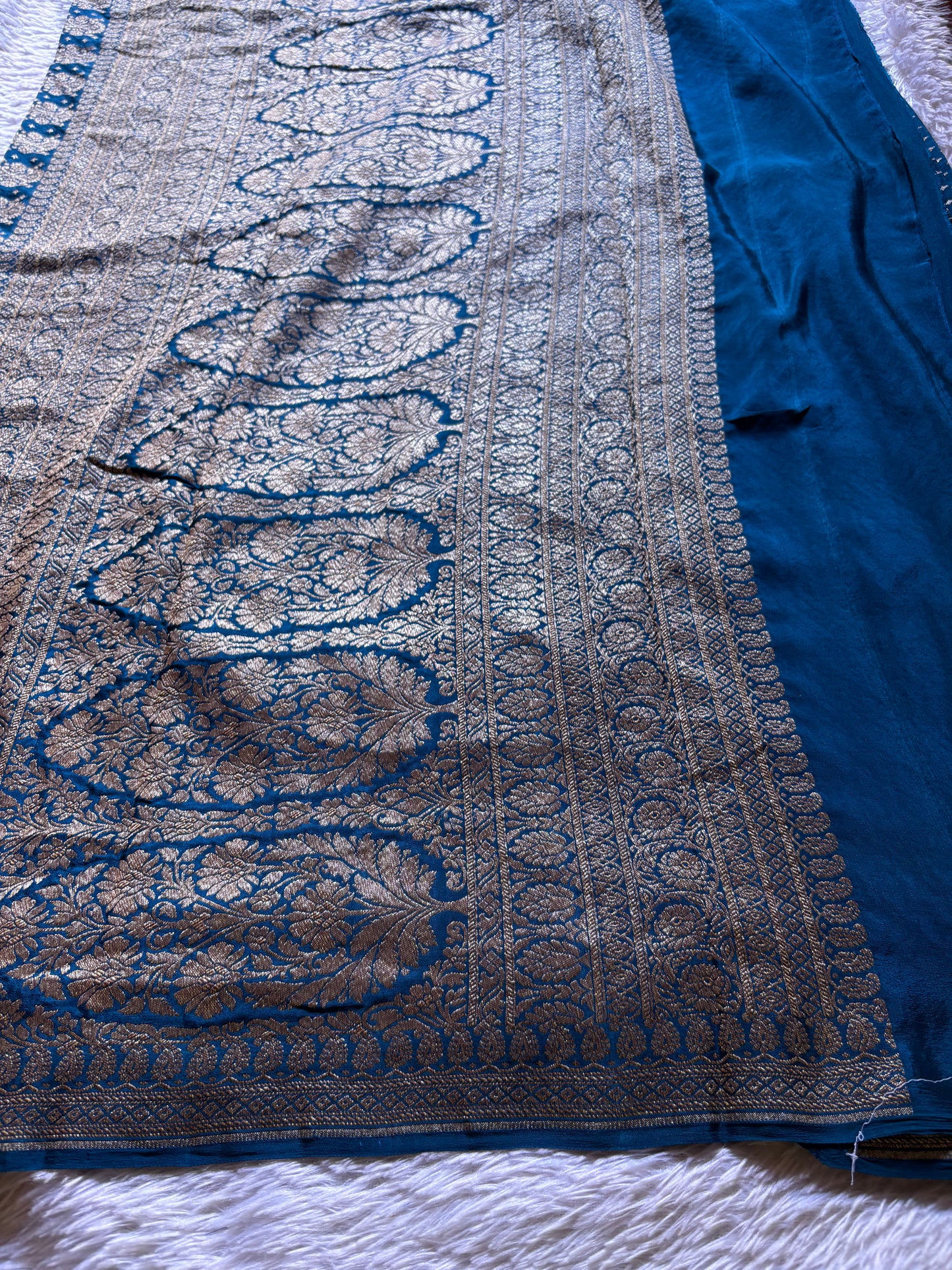 Mahiya : Solid Teal blue