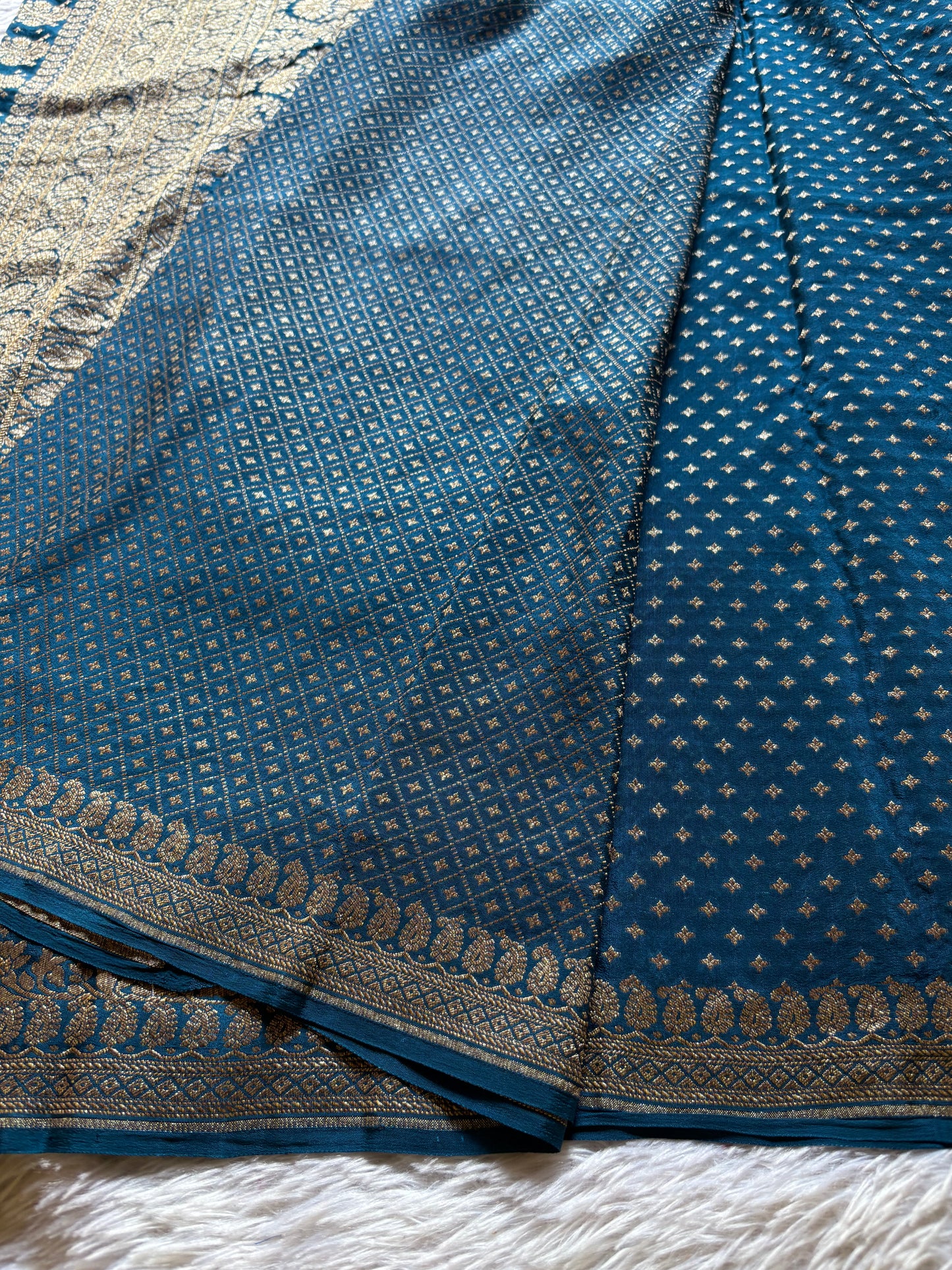 Mahiya : Solid Teal blue
